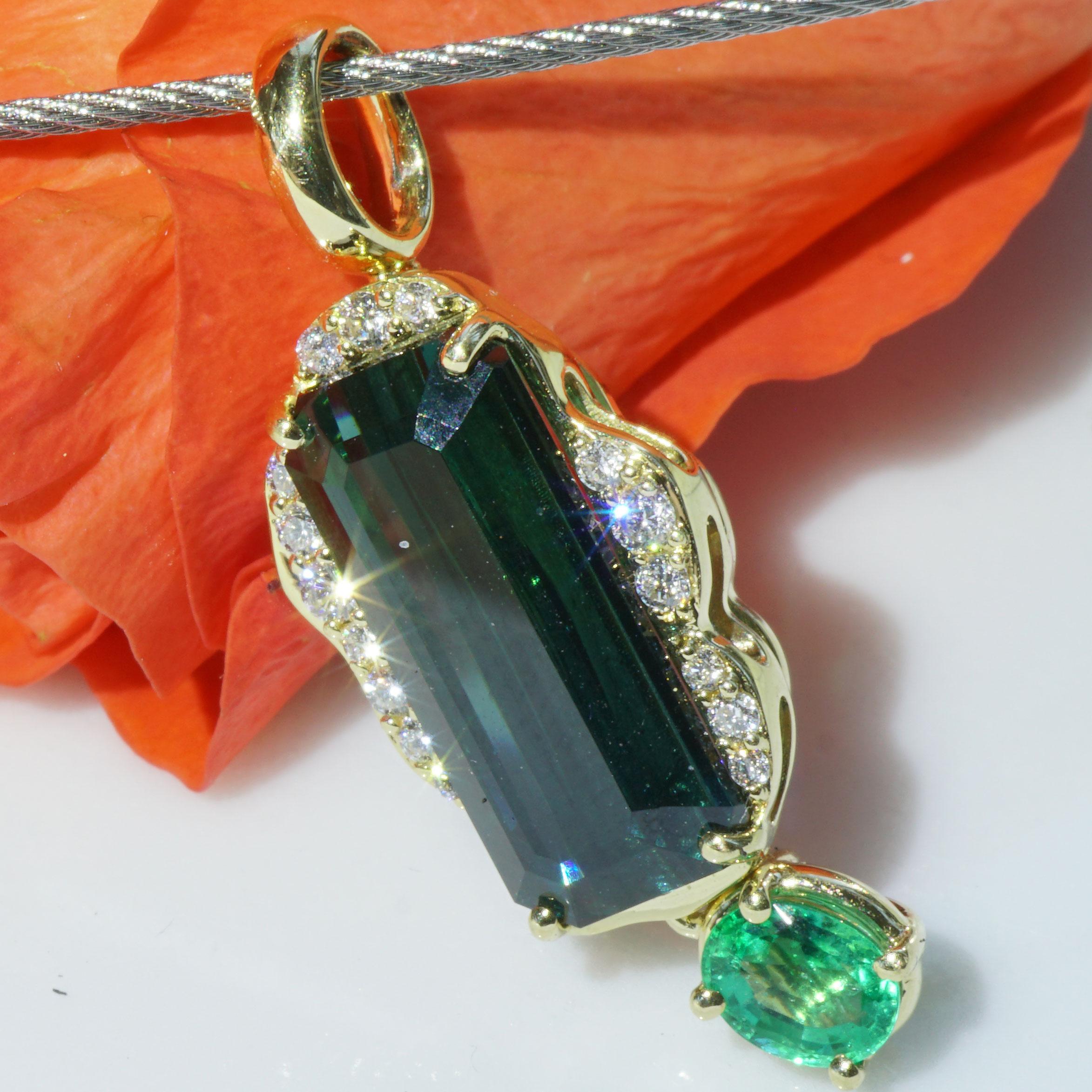 Modern Tourmaline Emerald Brilliant Pendant Afghanistan 5.30ct bicolor petrol bluegreen For Sale