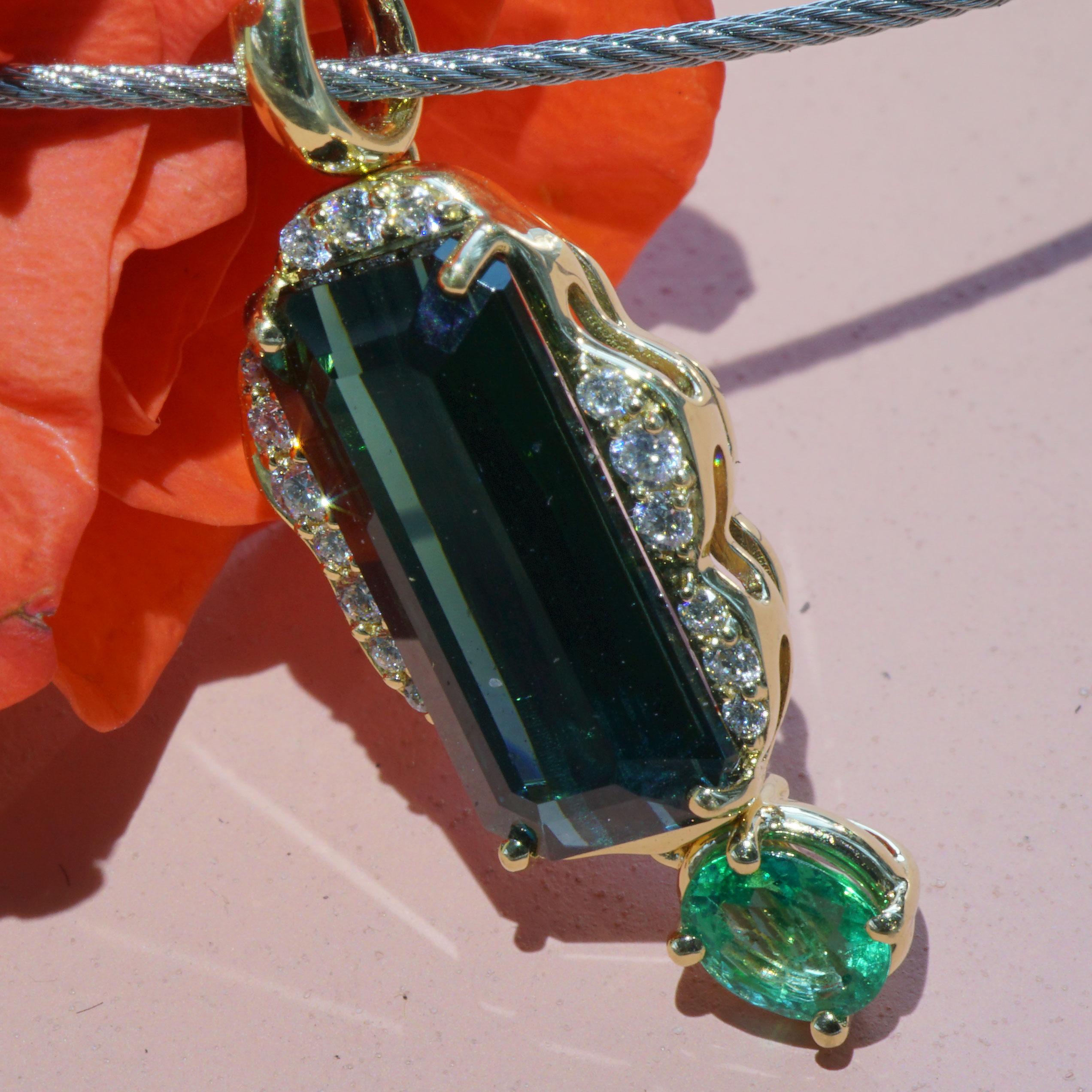 Tourmaline Emerald Brilliant Pendant Afghanistan 5.30ct bicolor petrol bluegreen For Sale 1