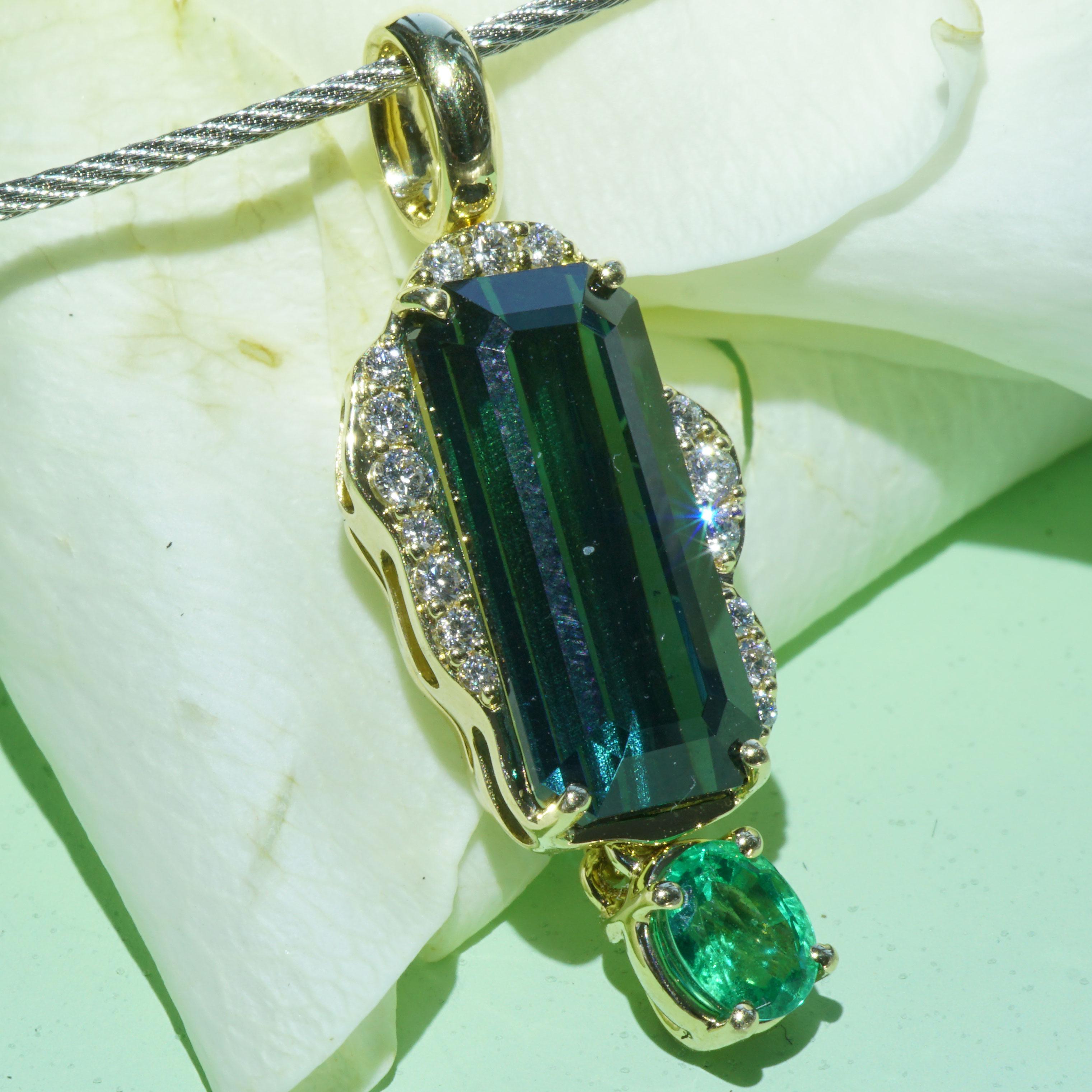 Tourmaline Emerald Brilliant Pendant Afghanistan 5.30ct bicolor petrol bluegreen For Sale 3