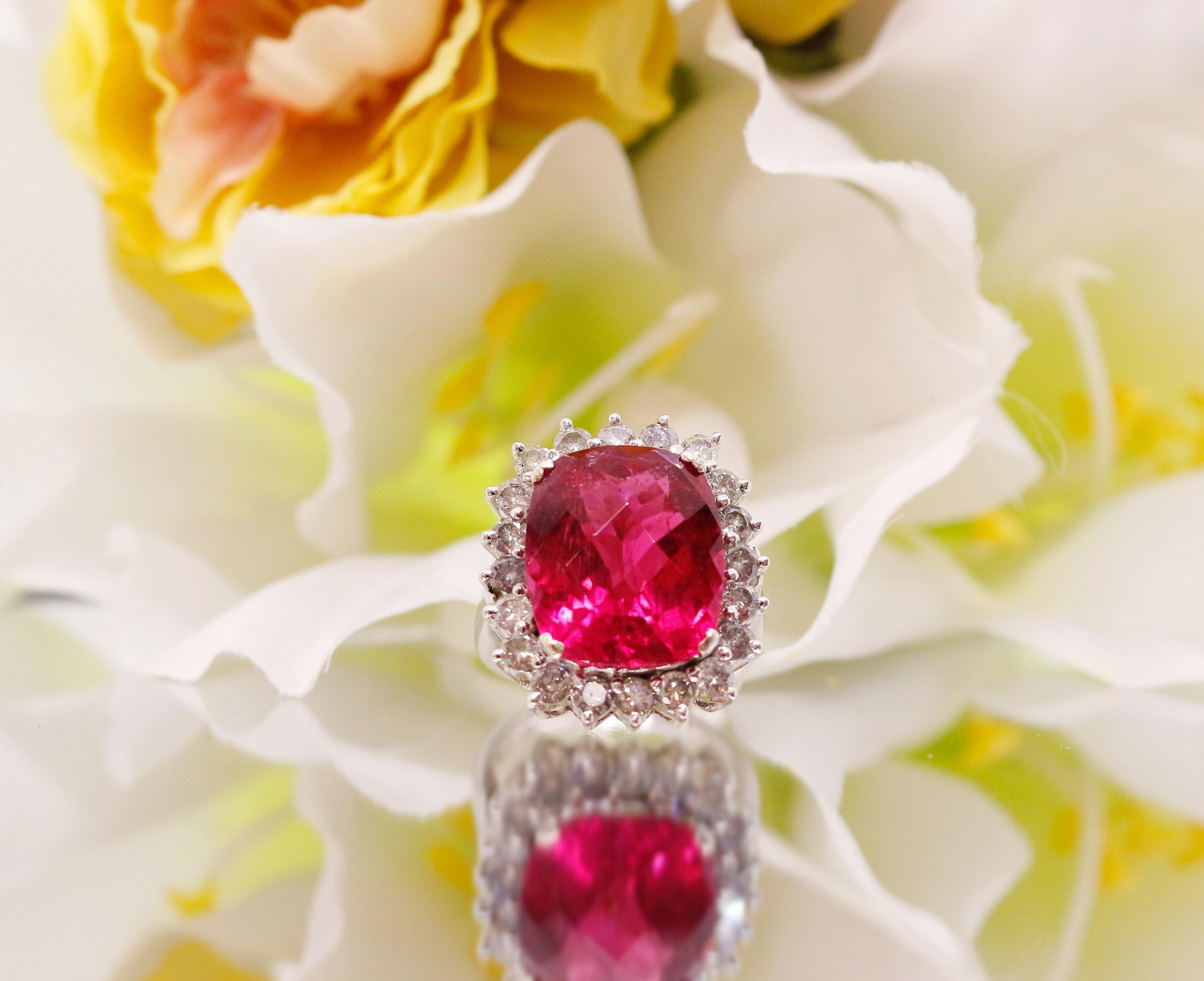◆Detail description◆

◆Solid 18kt White Gold(shown in picture)

◆Tourmaline Weight: 19.50 CT

◆Diamond Carat: 1.5 CT

◆Diamond Shape: Round cut mixed

◆Total Weight: 10.8 Gram

Tourmaline is a gemstone renowned for its vibrant colors and unique