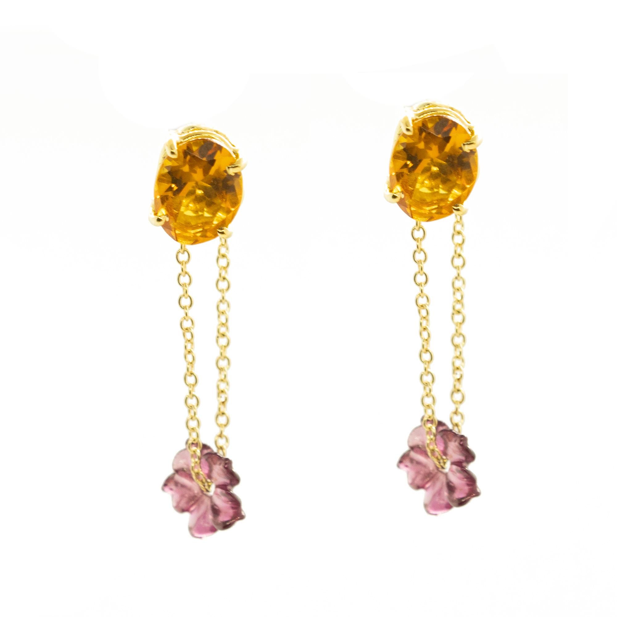 100% fait à la main en Italie Haute Joaillerie.

Design moderne et contemporain avec de précieuses fleurs de tourmaline naturelle, un quartz de citrine ovale et de l'or jaune 18 carats.

Des boucles d'oreilles uniques et créatives, qui conviennent