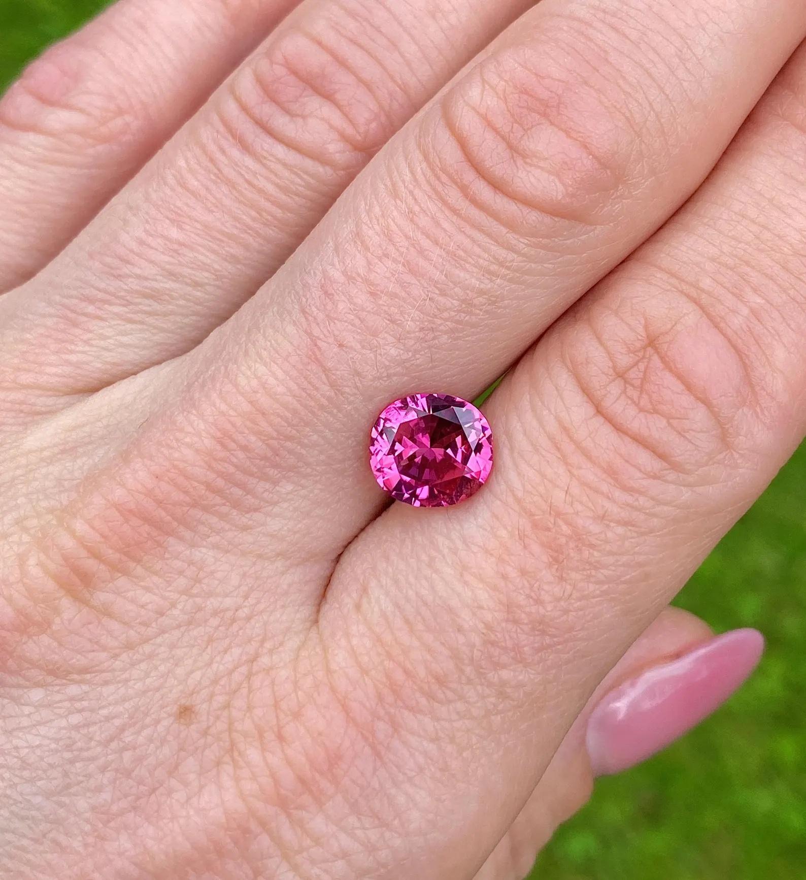 Tourmaline Fuchsia pink 2.77Ct natural Loose gemstone, Oval cut, Origin Nigeria In New Condition For Sale In Daugavpils, LV