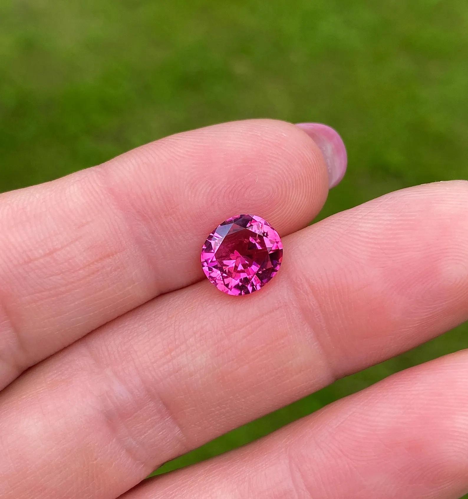 Tourmaline Fuchsia pink 2.77Ct natural Loose gemstone, Oval cut, Origin Nigeria For Sale 1