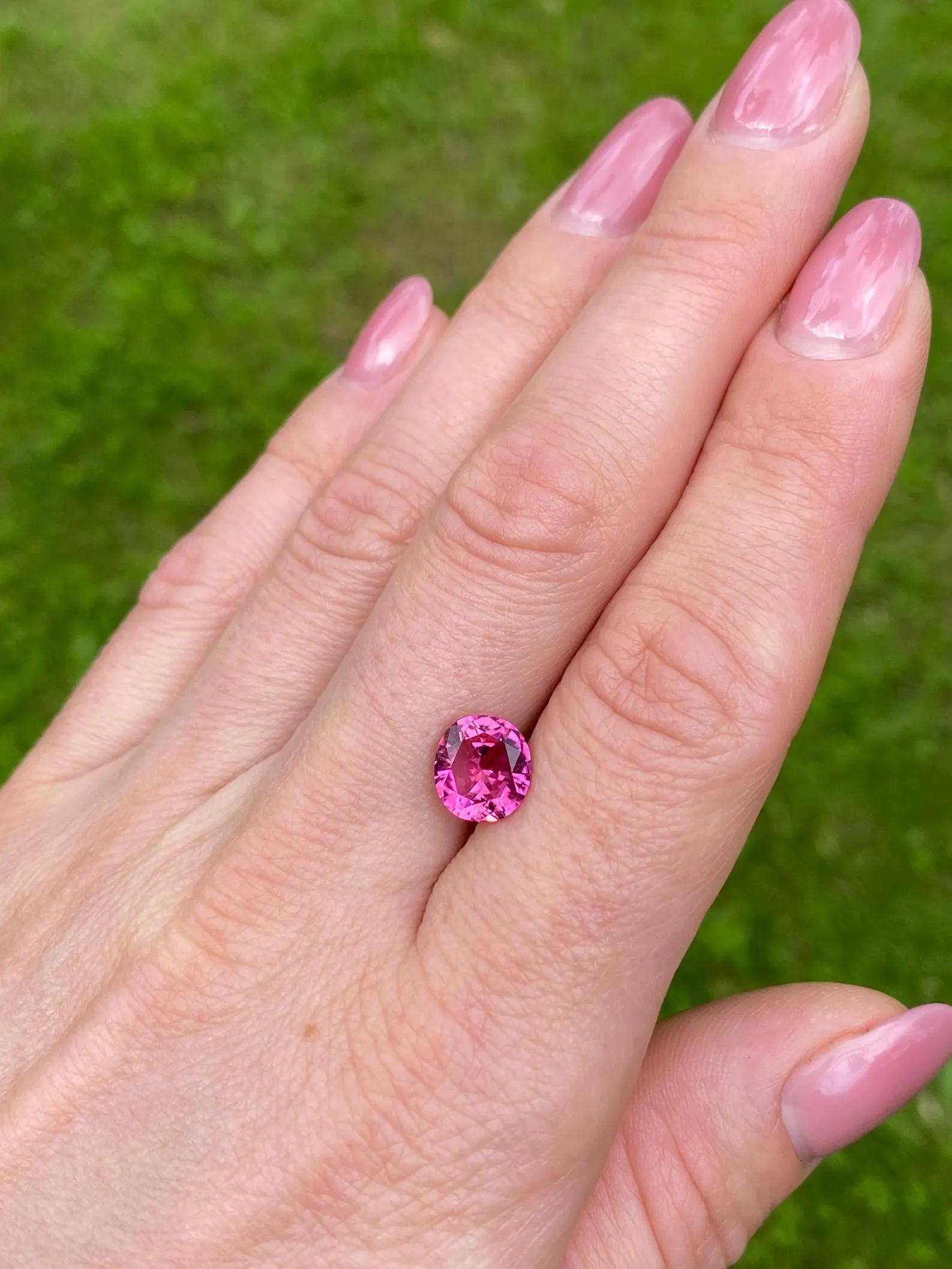 Tourmaline Fuchsia pink 2.77Ct natural Loose gemstone, Oval cut, Origin Nigeria For Sale 2