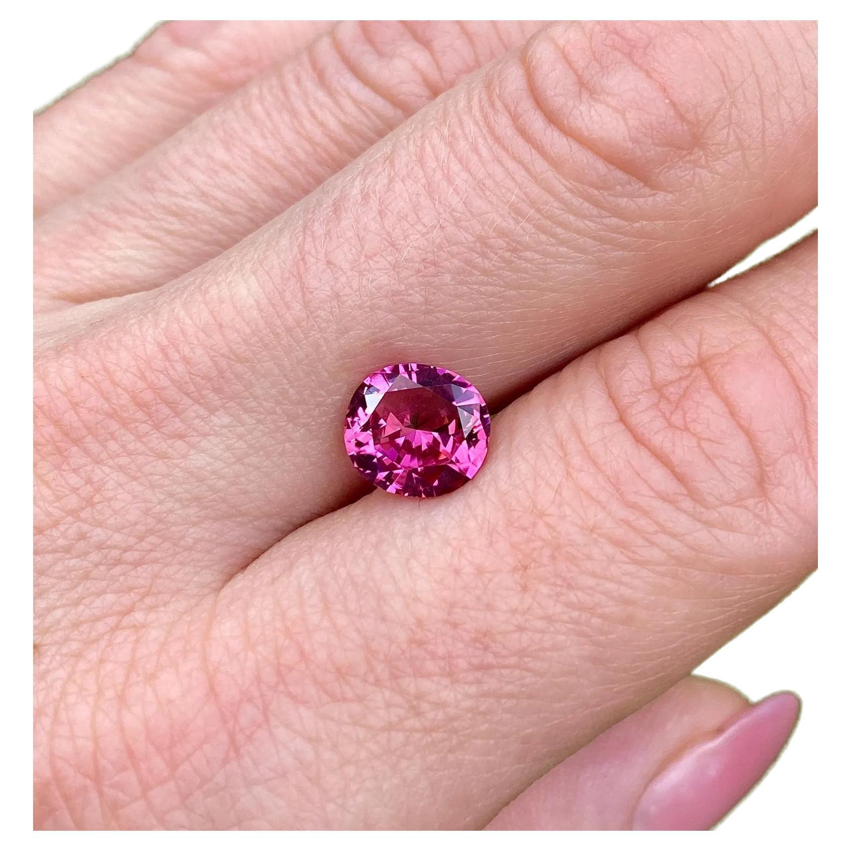Tourmaline Fuchsia pink 2.77Ct natural Loose gemstone, Oval cut, Origin Nigeria For Sale