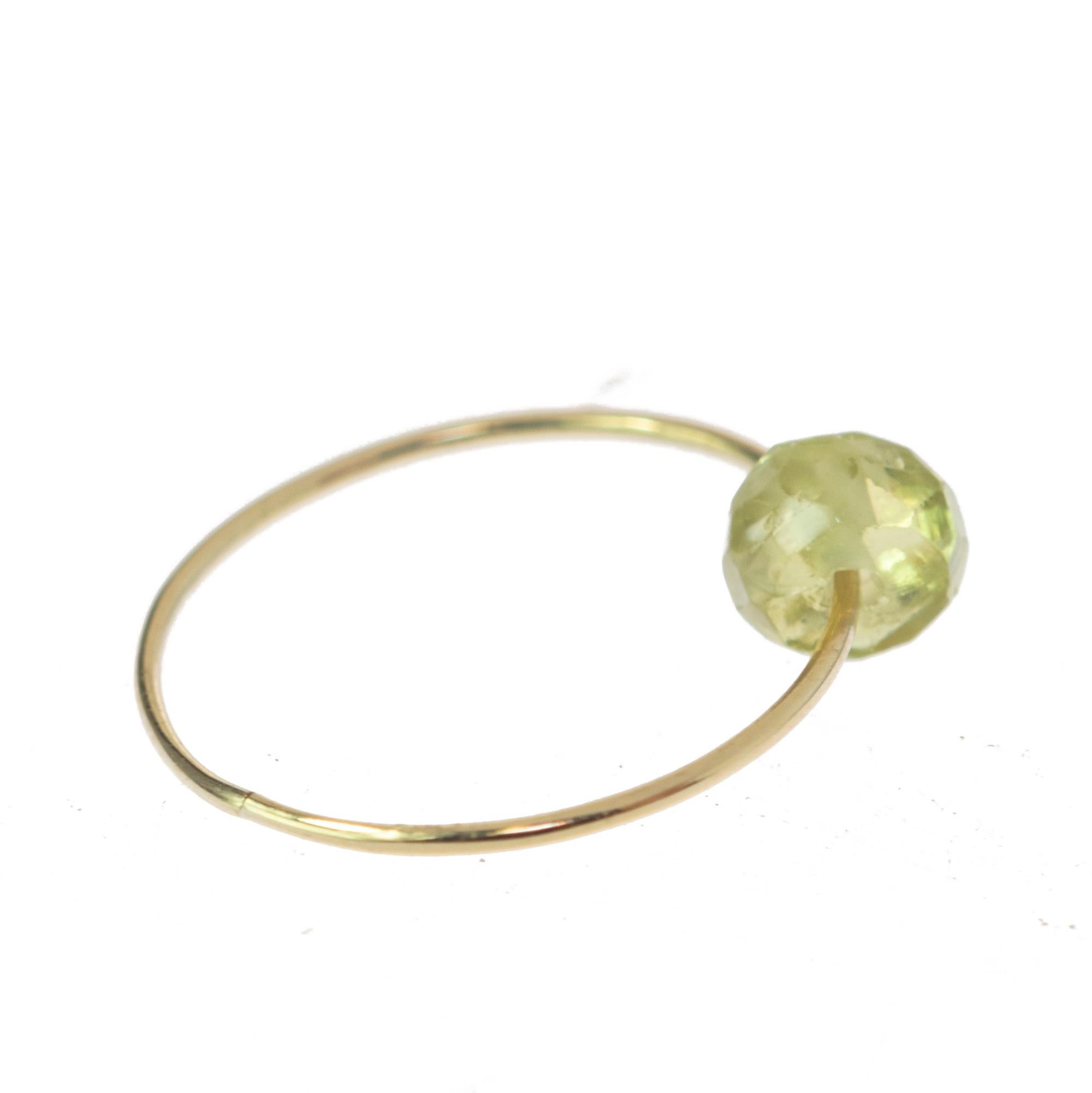 Moderno Anello tormalina verde con solitario a rondelle in oro 14 carati Planet Chic Modern Boho in vendita