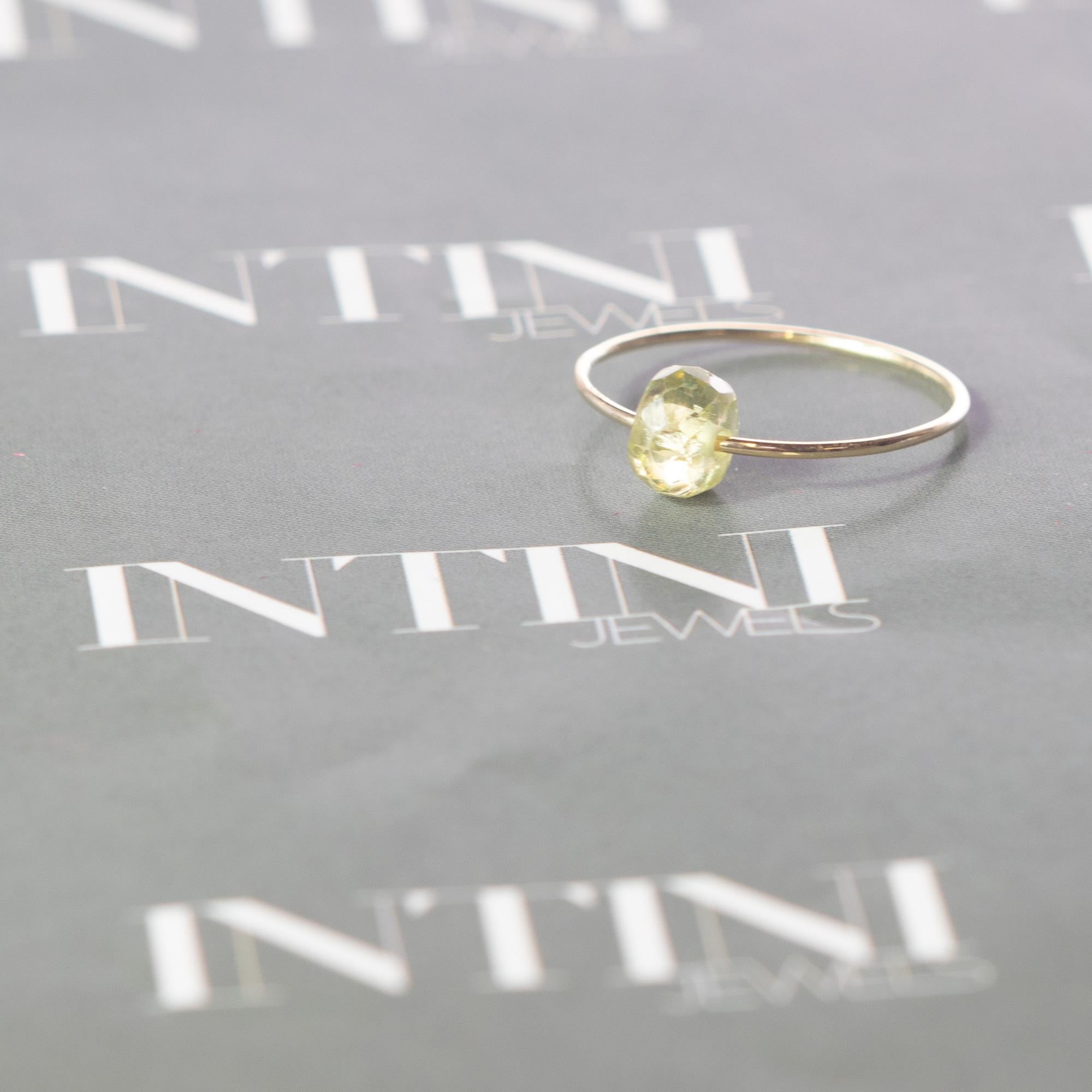 Femenino o masculino Tourmaline Green Rondelle Solitaire 18 Karat Gold Planet Chic Modern Boho Ring en venta