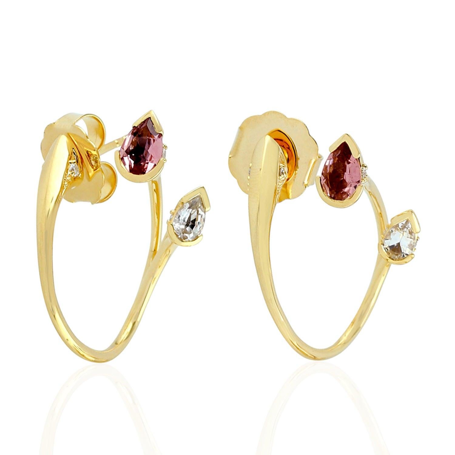Im Angebot: Turmalin Mondstein Diamant 18 Karat Gold Ring zwischen den Fingern () 5