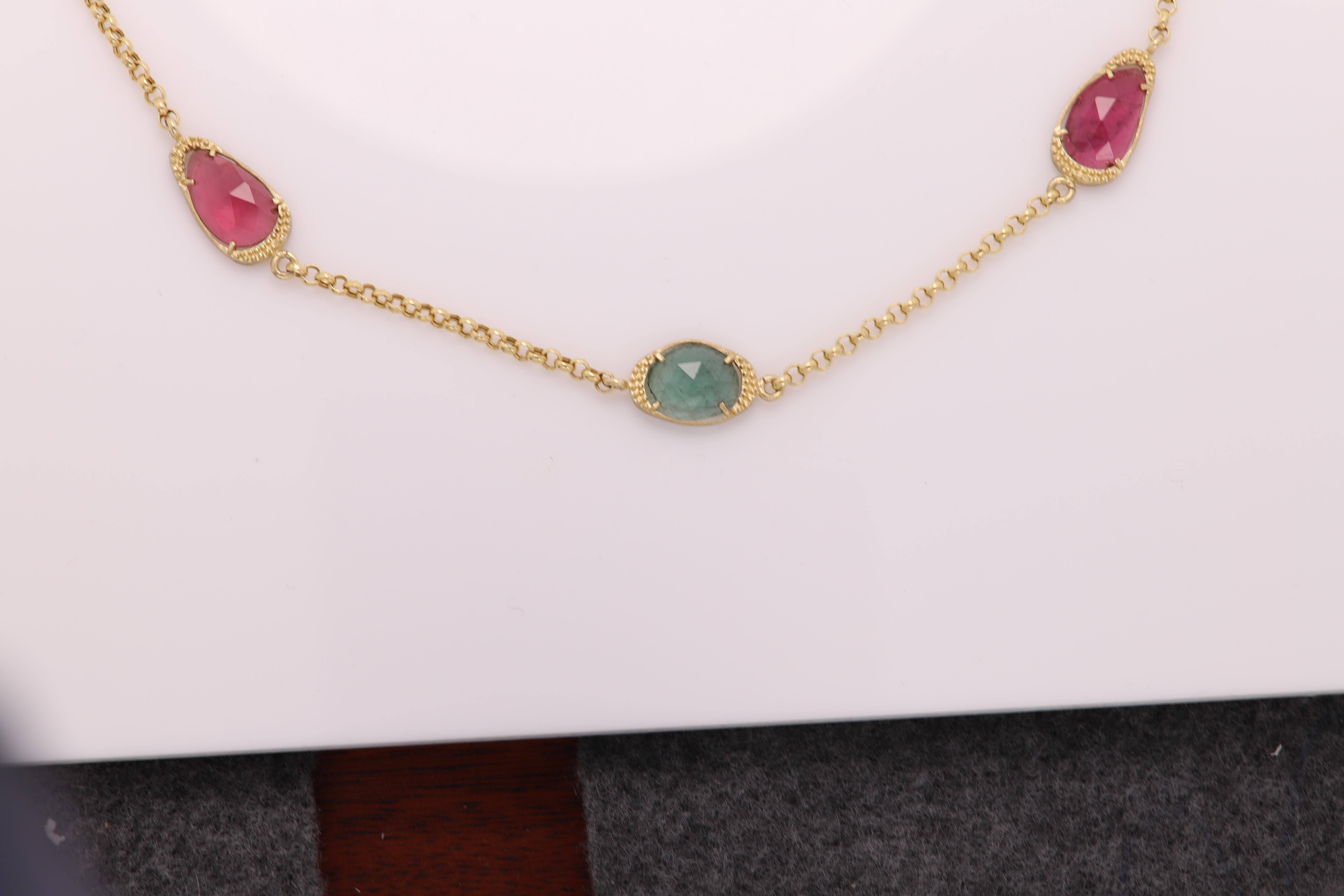 Vintage - made in Italy
Elegant tourmaline Gemstone necklace
linked with classic type of Chain
14k Yellow Gold 9.30 Grams
Necklace length: 18' Inch
Natural Tourmaline red, green and brown- sliced type cut
+ Gift box and appraisal
Made around 20