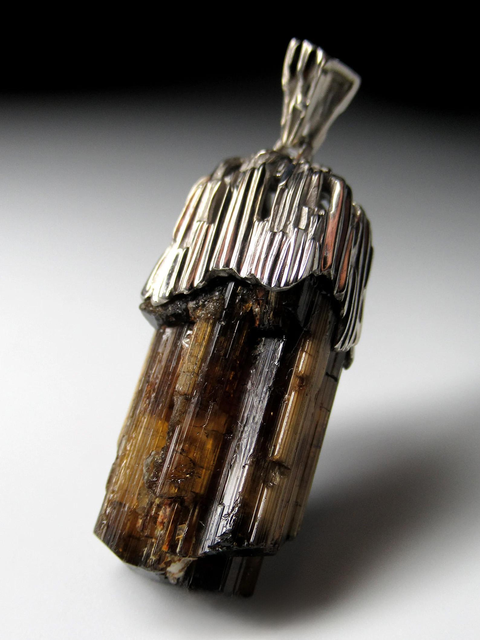 Collana in cristallo e argento con ciondolo in tormalina, gemma marrone grezza naturale in vendita 1