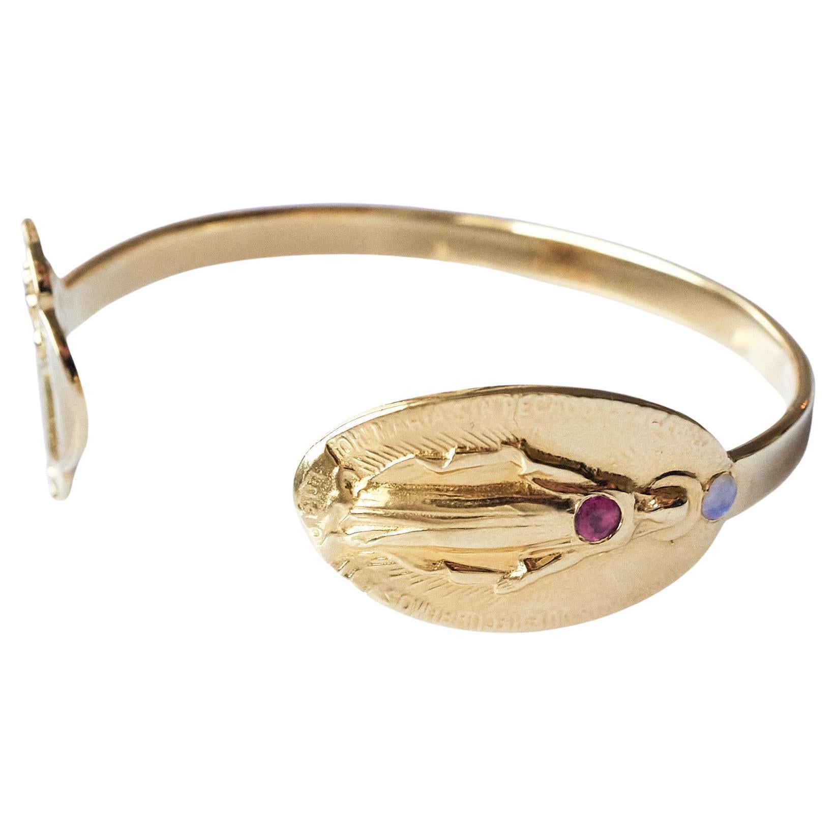 Turmalin Opal Jungfrau Maria Armreif Armband Manschette Gold Vermeil Spirituell 

Jungfrau Maria mit rosa Turmalin in das Herz und Opal über dem Kopf gesetzt - Das Armband ist offen und hat zwei Medaille auf jeder Seite.
Es ist eine Gold Vermeil
