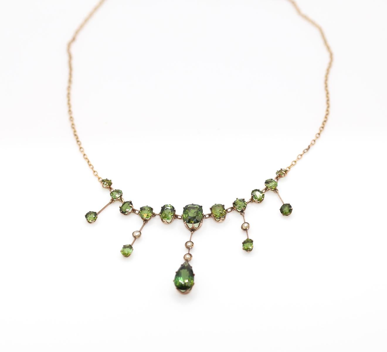 Collier à franges en tourmaline et perles en or 9K Britannique, 1900 Bon état - En vente à Herzelia, Tel Aviv