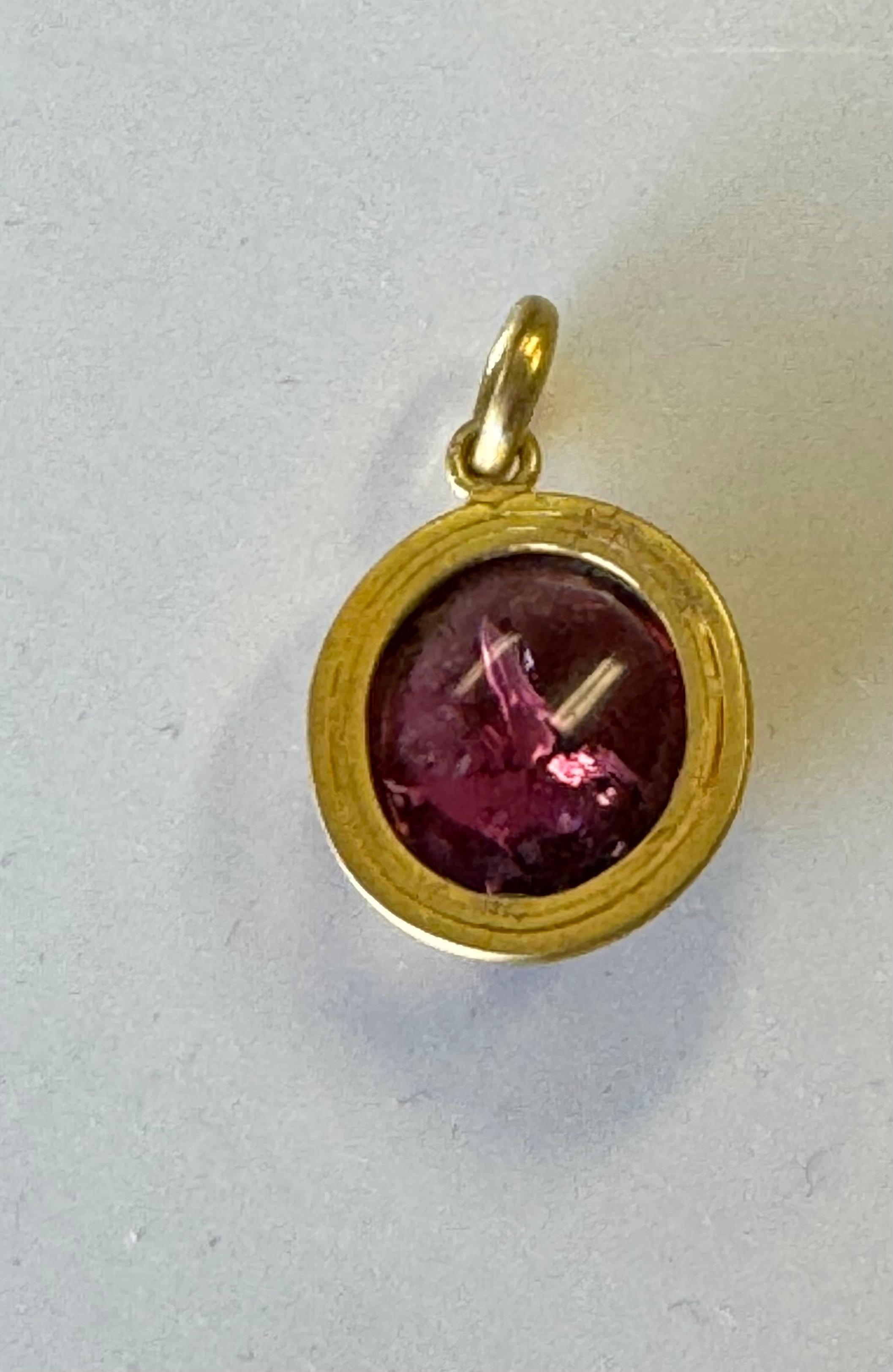 Cabochon Ciondolo con tormalina in oro 22 carati in vendita