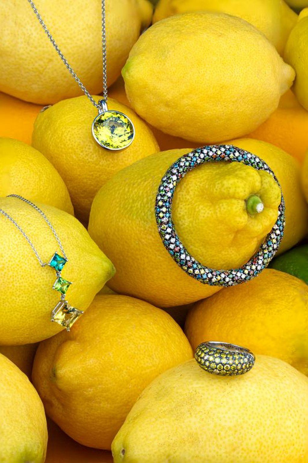 Collar de oro blanco con turmalina, peridoto y berilo dorado de Wagner Preziosen en venta 1