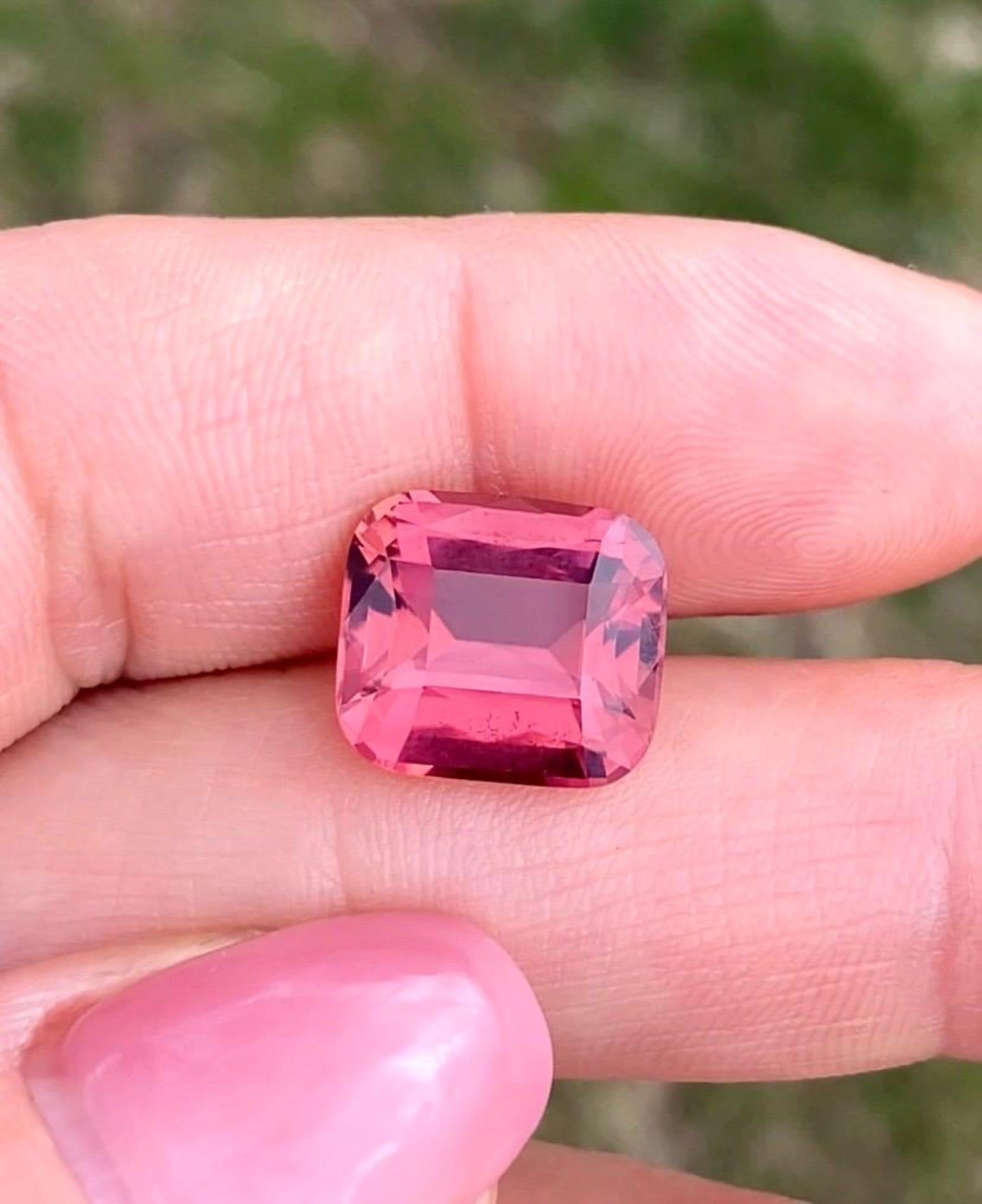 Turmalina rosa 7,06Ct gema natural, talla cojín, Nigeria, certificado GFCO en Nuevo estado para la venta en Daugavpils, LV