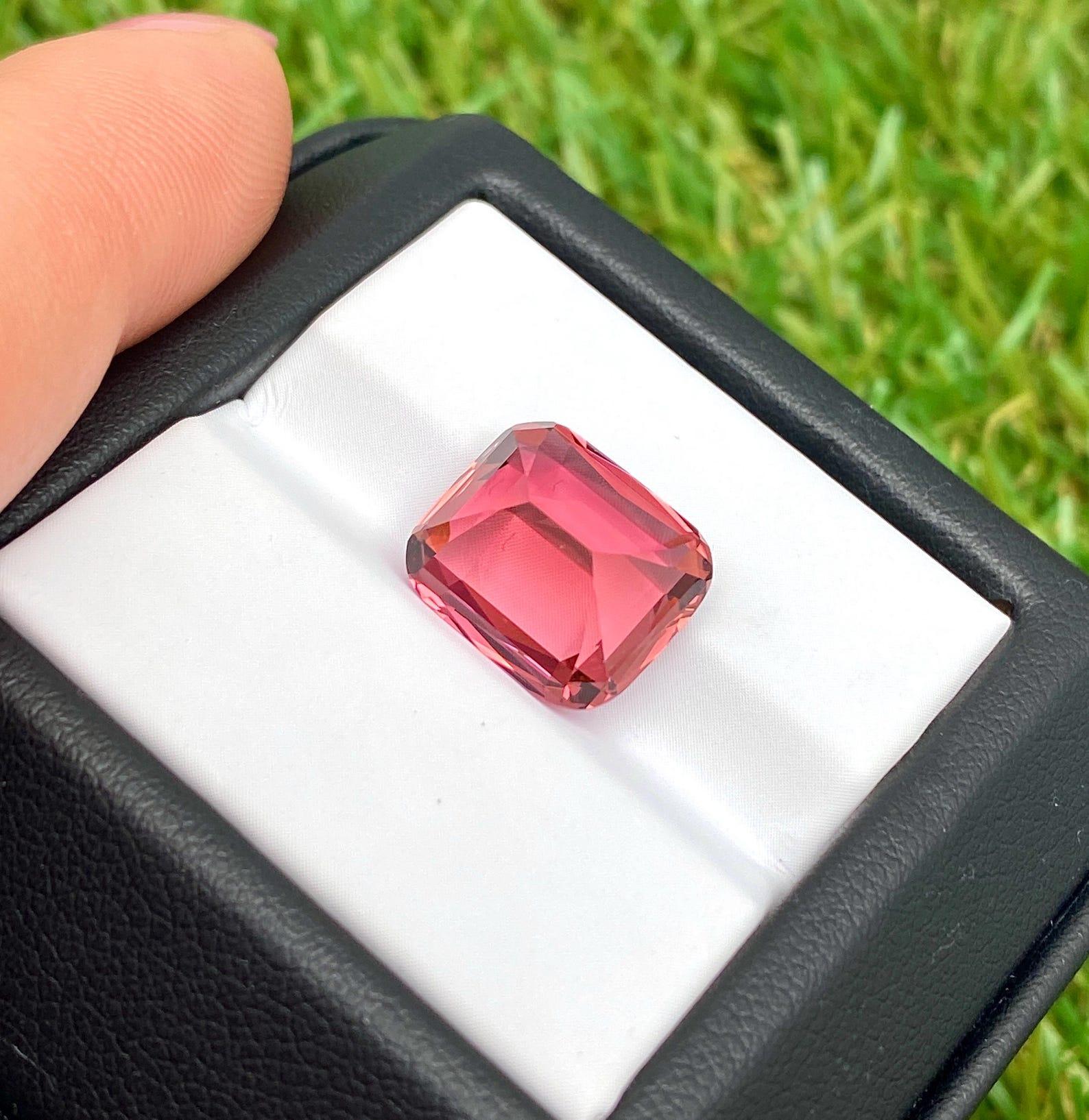 Femenino o masculino Turmalina rosa 7,06Ct gema natural, talla cojín, Nigeria, certificado GFCO en venta