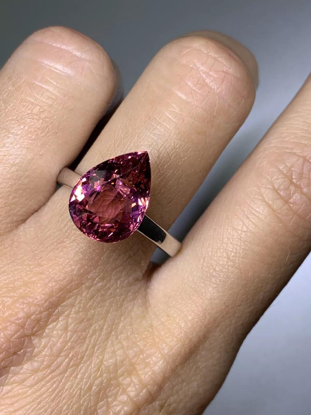 Taglio a goccia Anello di fidanzamento con tormalina rosa pera in oro bianco 18 carati. in vendita