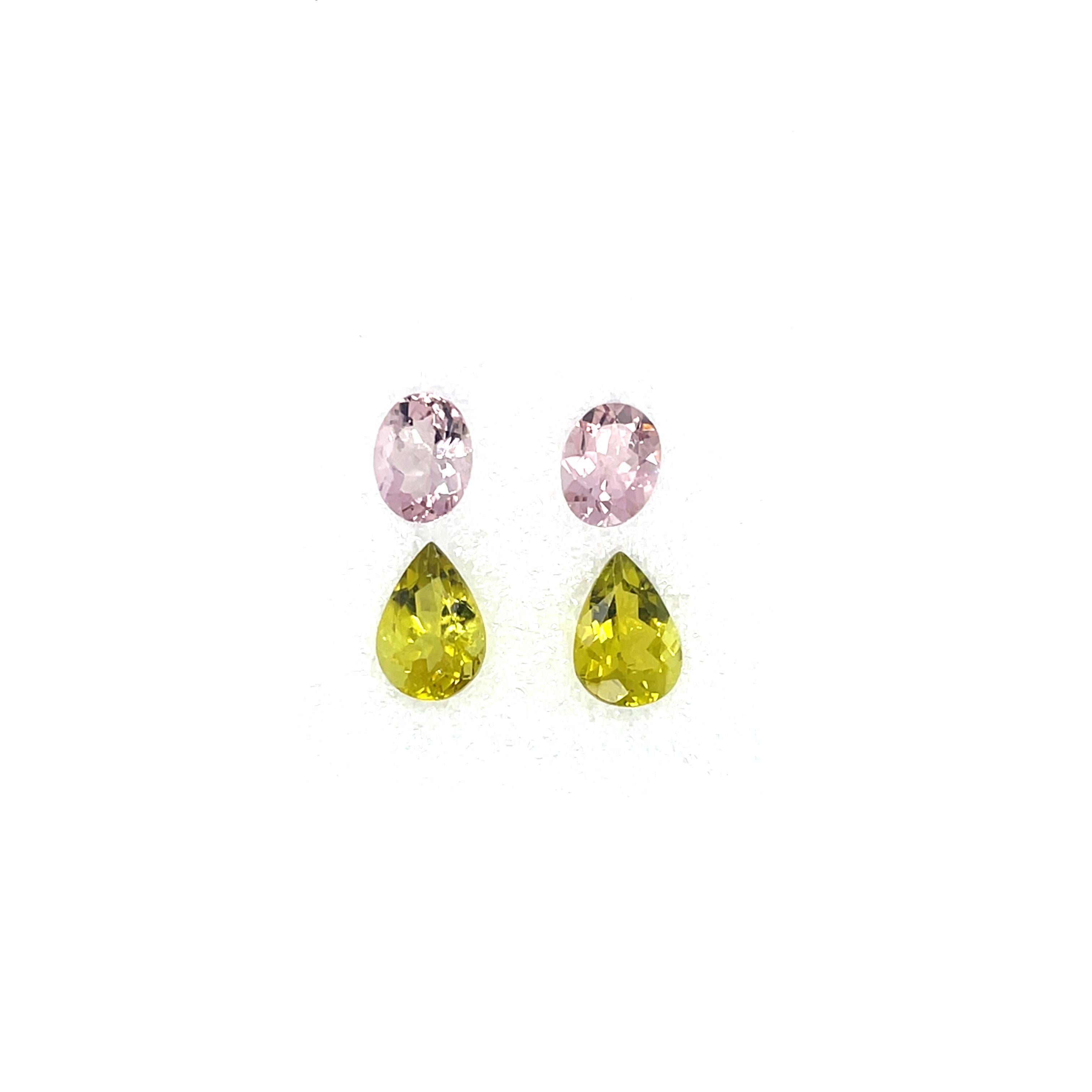 Questo squisito set di quattro tormaline, per un peso totale di 8,51 carati. 

Questa miscela armoniosa presenta due tormaline rosa di forma ovale, che emanano romanticismo e charme, abbinate a due tormaline gialle a forma di pera, che irradiano