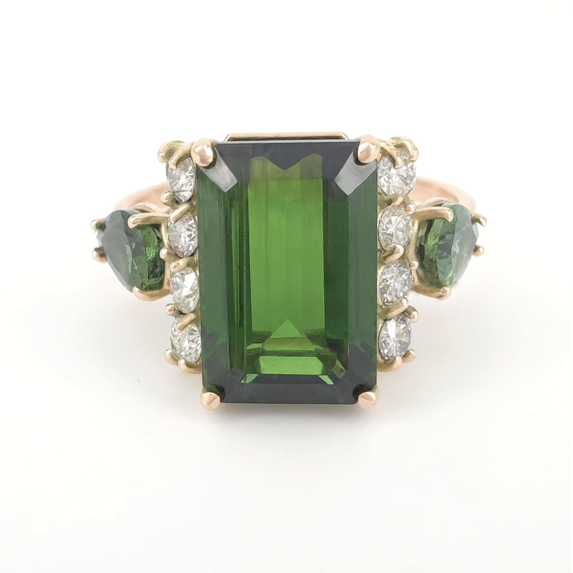 Genuine green Tourmaline Diamonds 14k Gold Ring for Women - Exquisite Gemstone  For Sale 1
