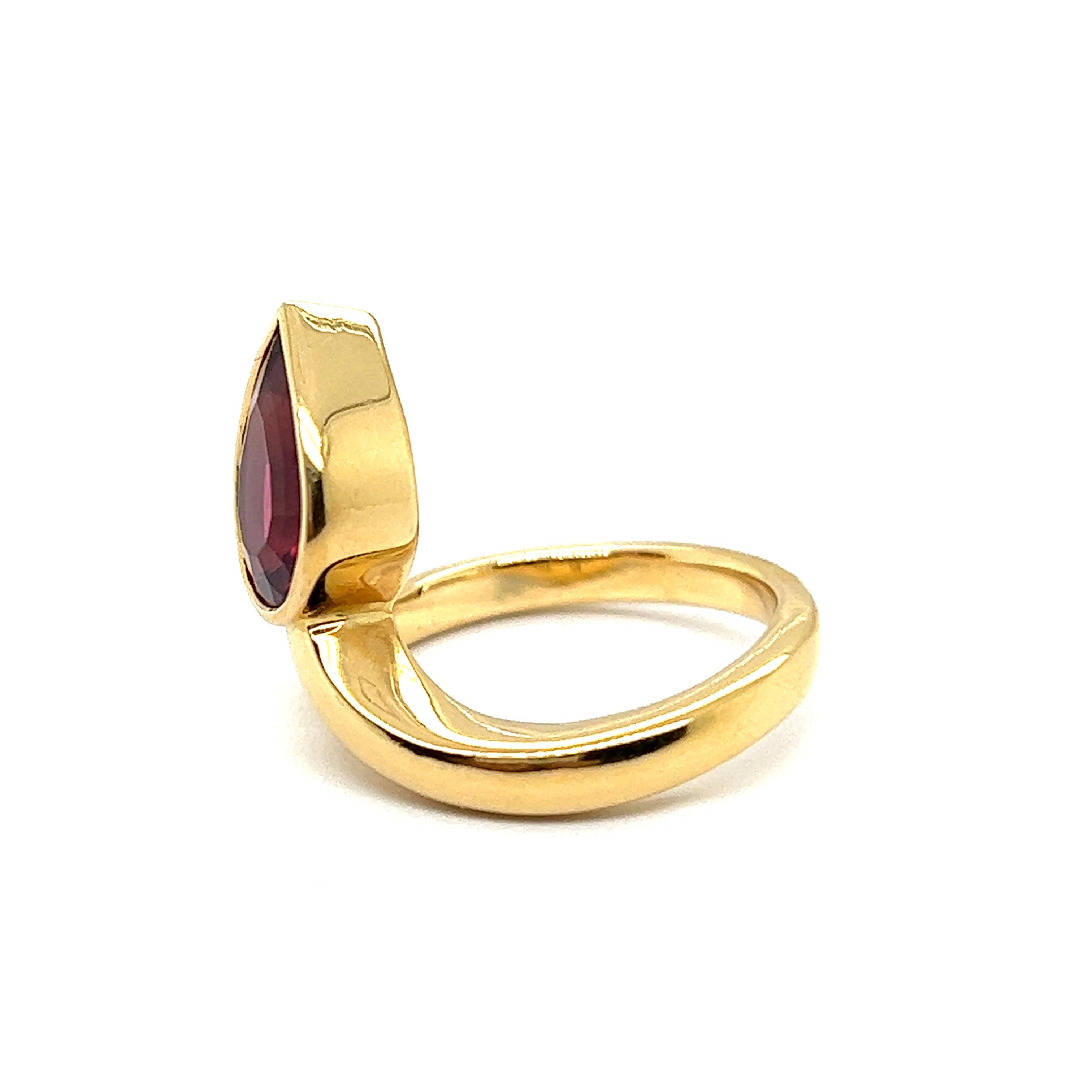 Modern Tourmaline Ring in 18 Karat Yellow Gold For Sale