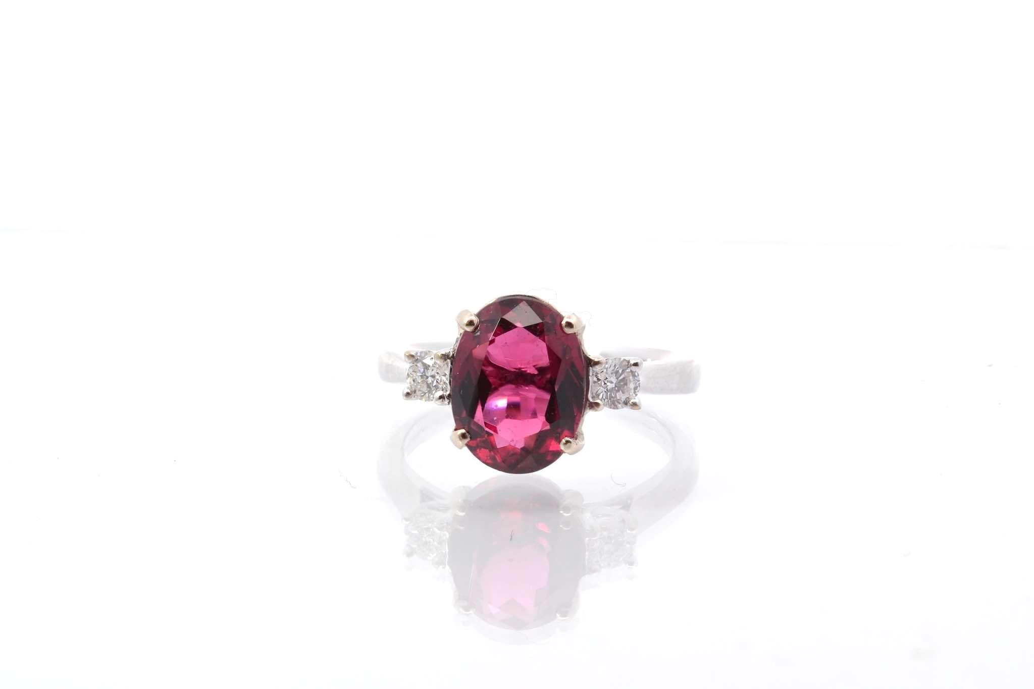 Stones: Rubellite 3.05 cts and diamonds: 0.25 ct.
Material: 18k white gold
Weight: 4.8g
Period: Recent
Size: 53 (free sizing)
Certificate
Ref. : 23874