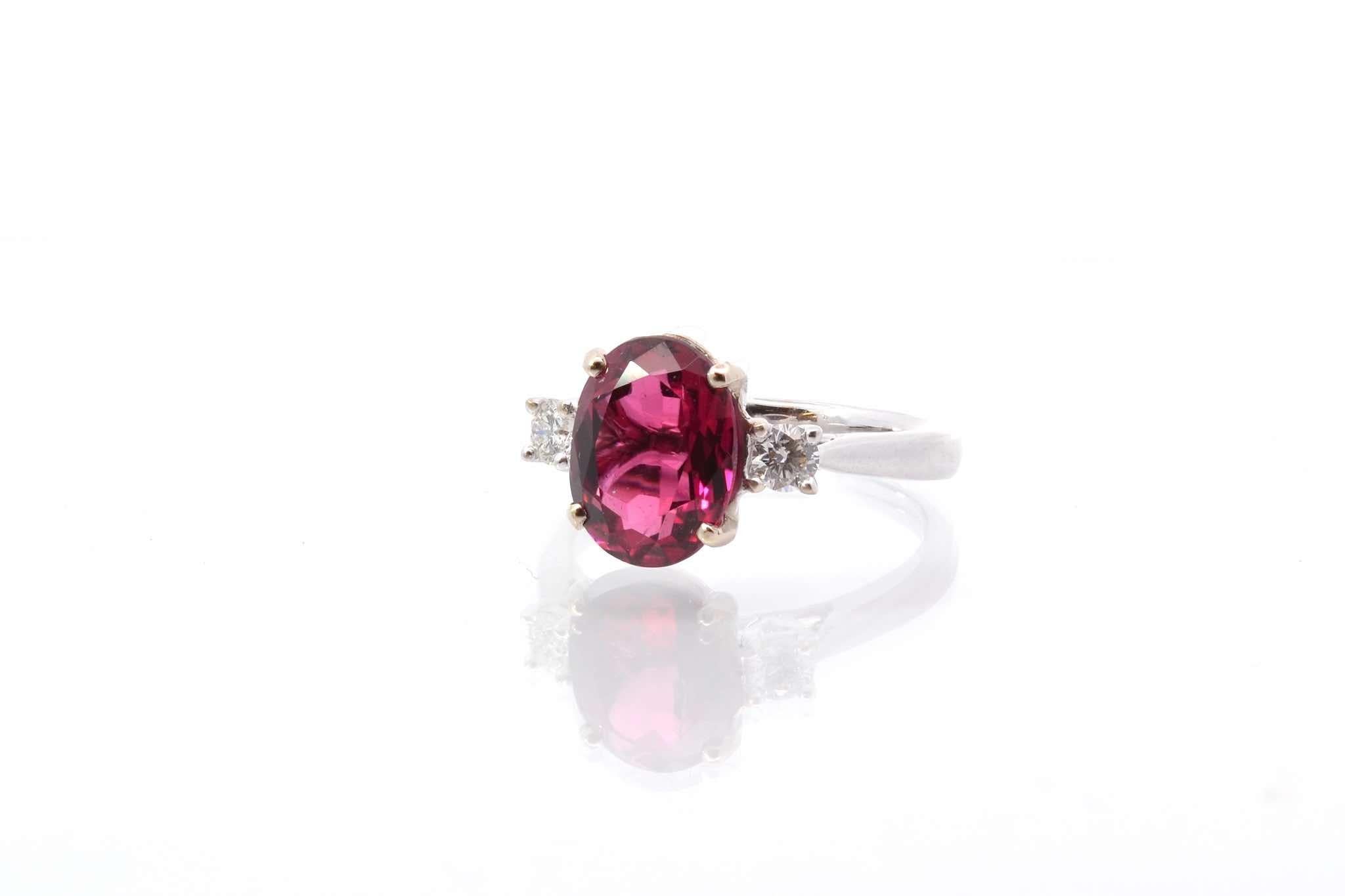 Tourmaline rubellite and diamonds ring in white gold In Good Condition In PARIS, FR