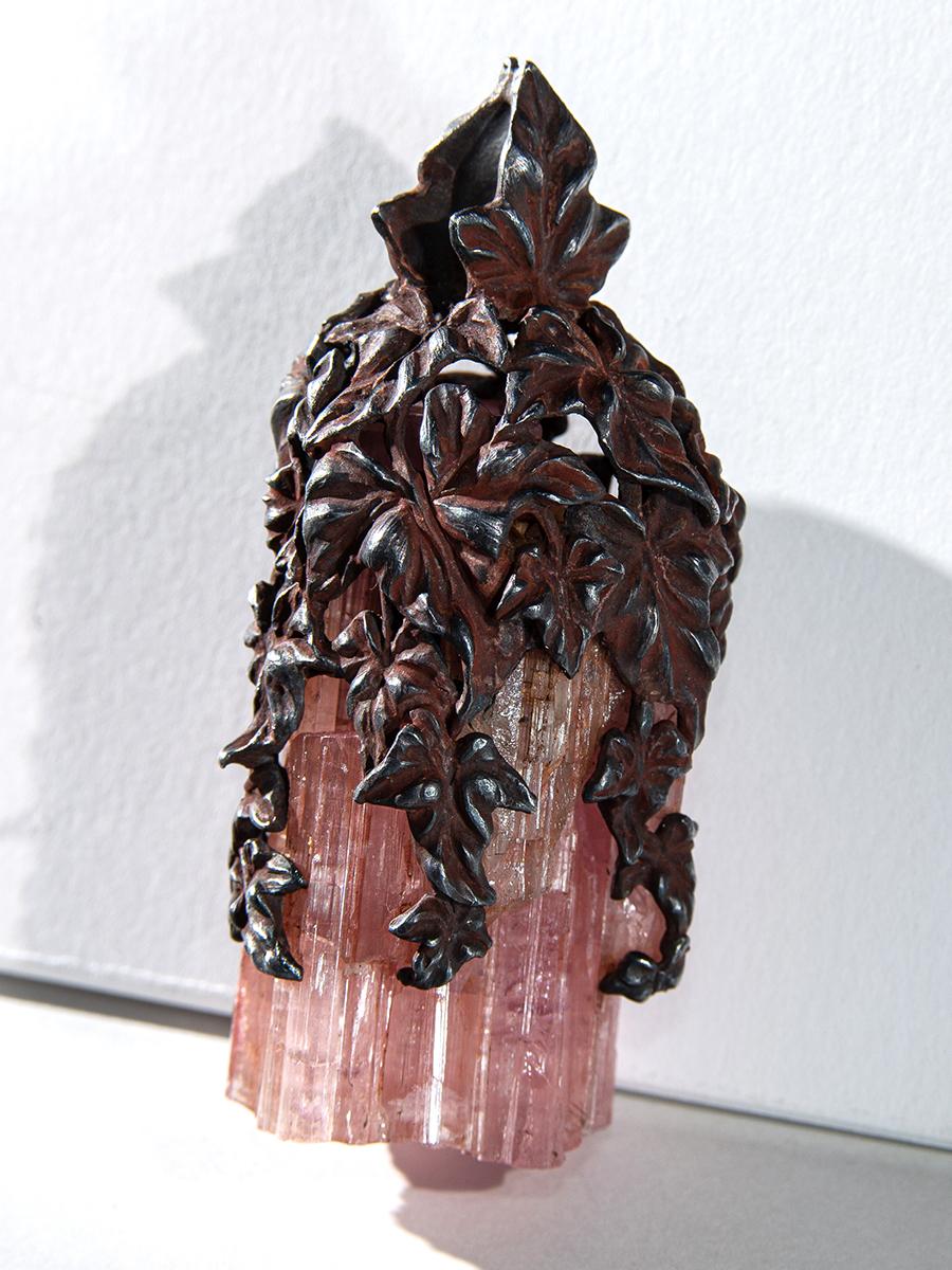 Pendentif lierre Lautomne naturel en cristal et argent, avec tourmaline, rubellite et tourmaline en vente 8