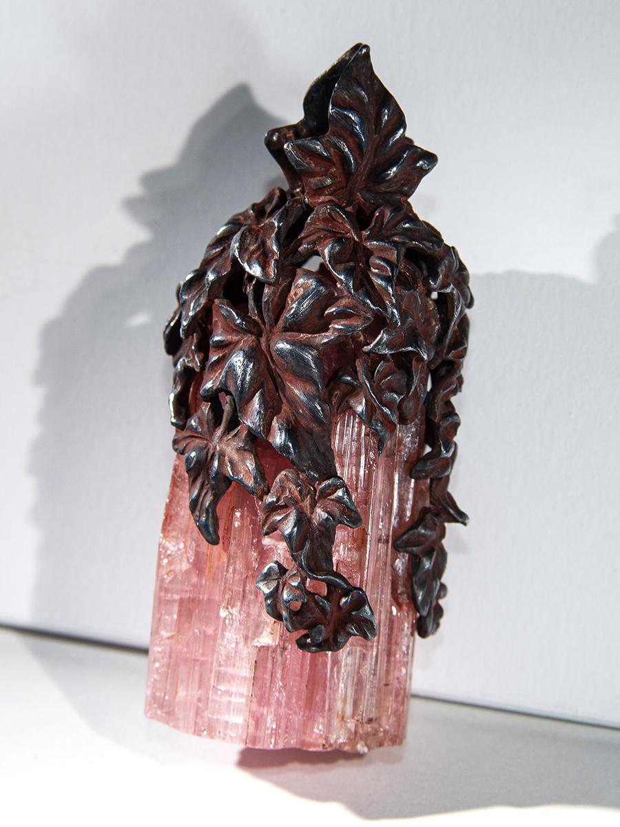Tormalina Rubellite Cristallo d'argento Ciondolo Edera Naturale Grezzo L'automne in vendita 11