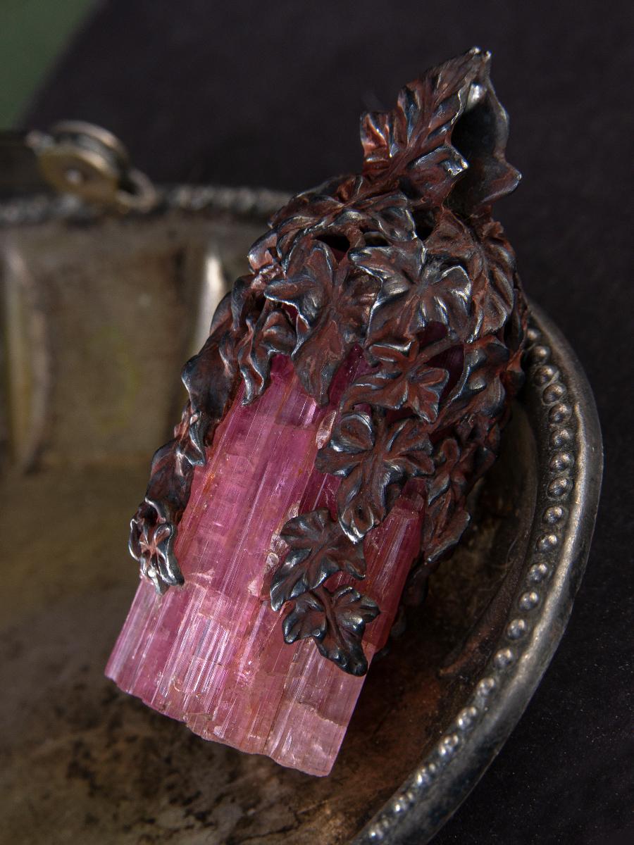 Tourmaline Rubellite Crystal Silver Ivy Pendant Natural Raw L’automne In New Condition For Sale In Berlin, DE