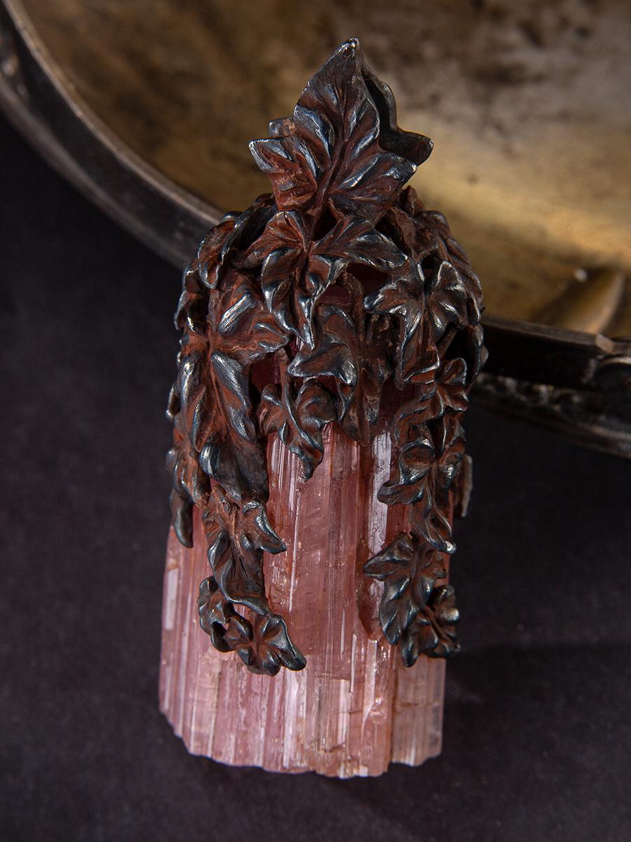 Pendentif lierre Lautomne naturel en cristal et argent, avec tourmaline, rubellite et tourmaline en vente 3