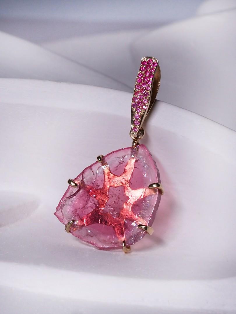 Tourmaline Rubellite Slice Crystal Sapphires Gold Pendant Pink Unisex Necklace In New Condition For Sale In Berlin, DE
