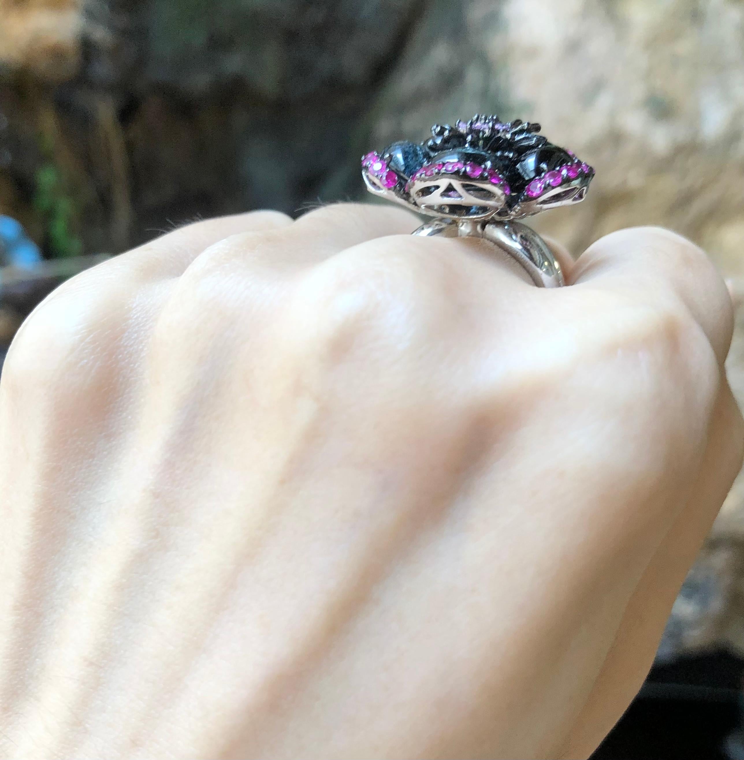 Anello con tormalina, rubino e zaffiro rosa in montatura d'argento in vendita 2