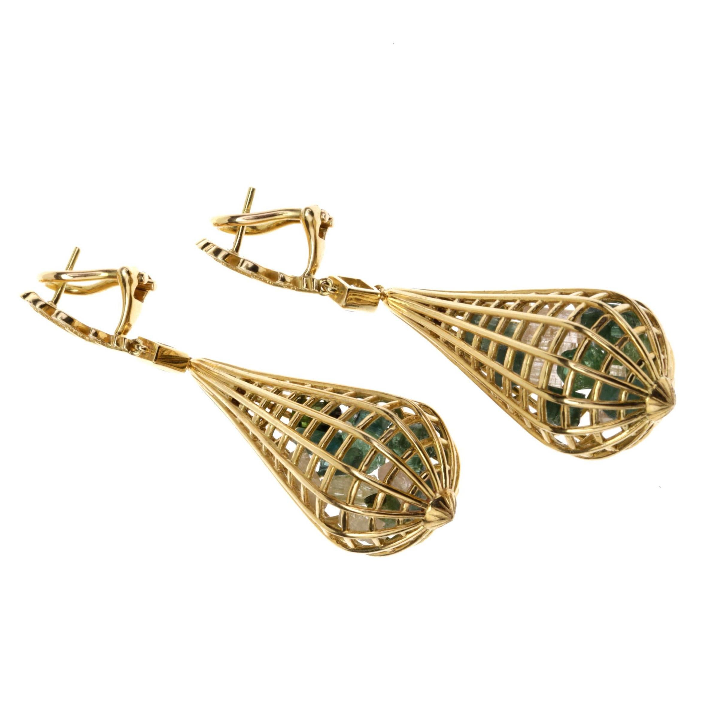 Cage-Ohrringe mit Turmalin und Saphir aus 18 Karat Gold im Zustand „Neu“ im Angebot in Milan, IT