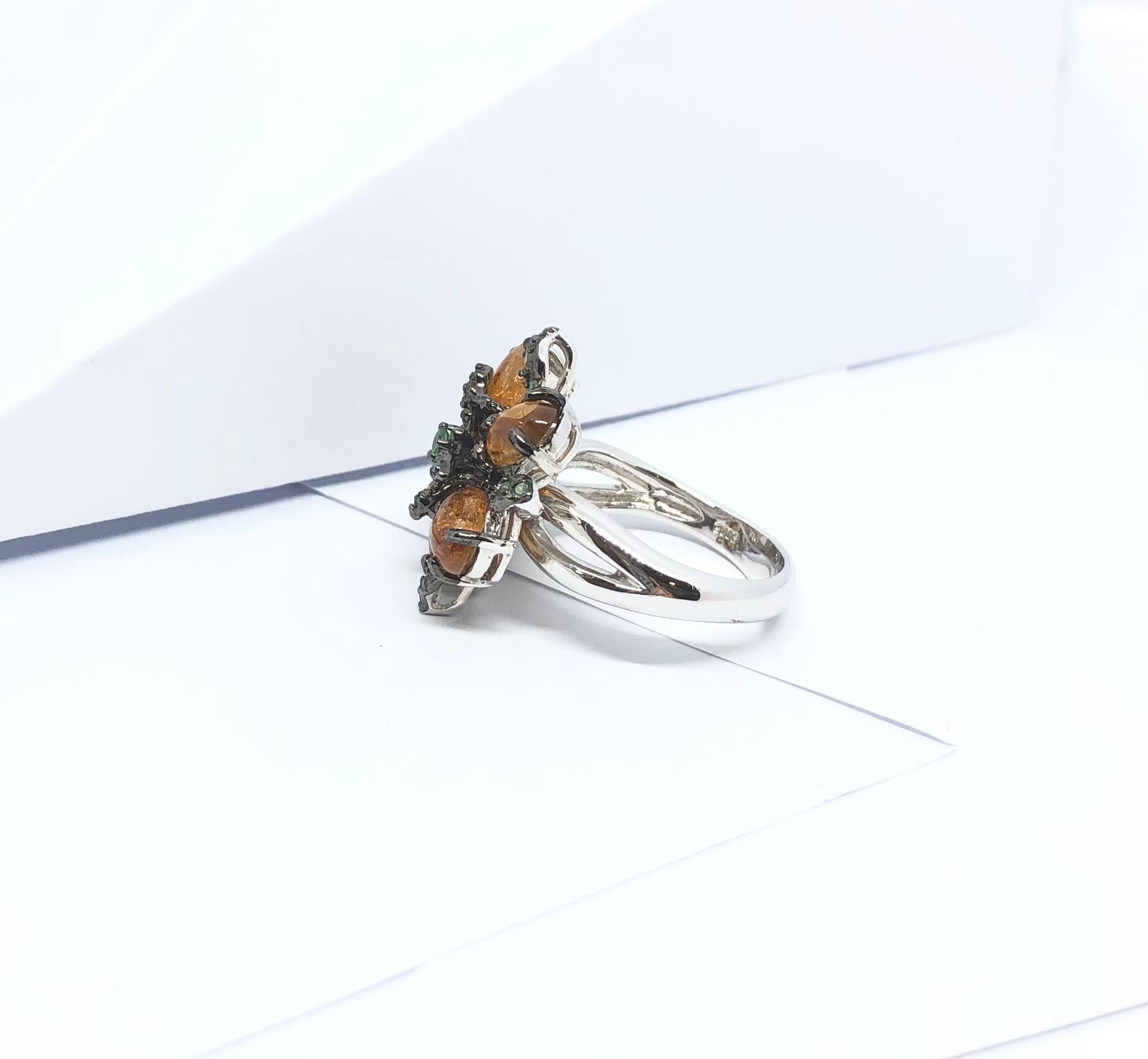 Anillo de Turmalina, Zafiro y Tsavorita engastado en Plata en Nuevo estado para la venta en Dusit, 10