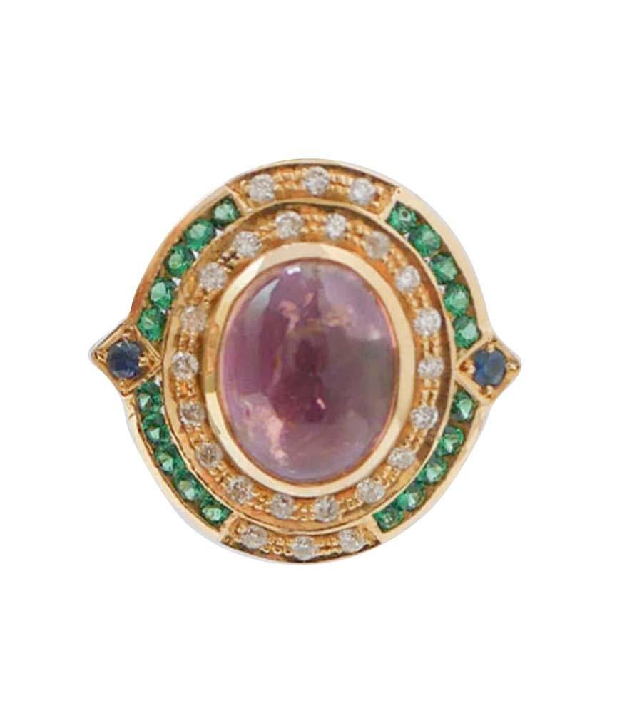 Incredibili orecchini con struttura in oro giallo 18 kt montati con una tormalina centrale circondata da uno spinello idrotermale e, lateralmente, da uno zaffiro.
Questi orecchini sono stati realizzati a mano da maestri orafi italiani e sono in