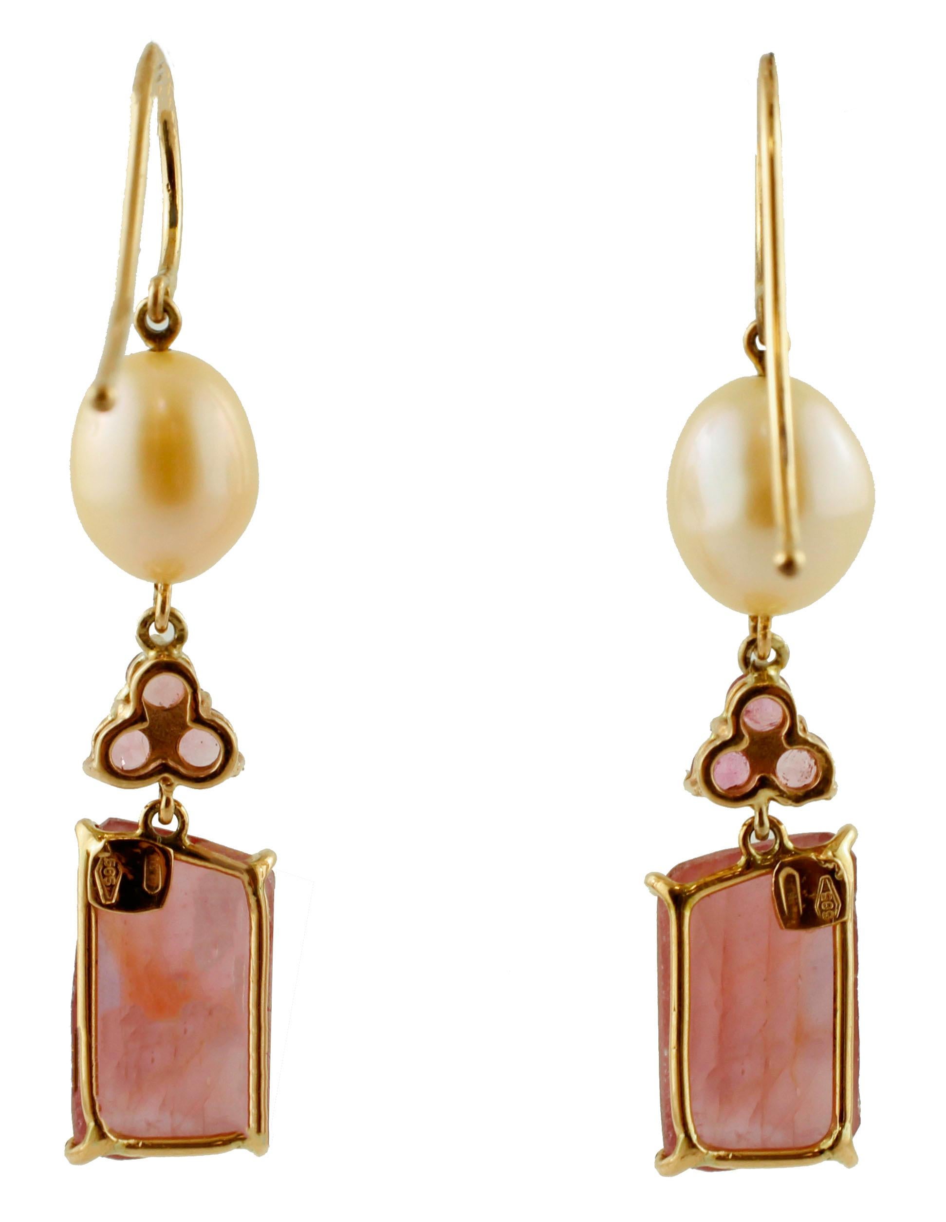 Particular dangle earrings in 14 kt rose gold structure, mounted with three sections: in the first part, there is a light pink pearl;  in the middle part three little tourmaline and, in the final part, a sapphire.
These earrings are totally handmade