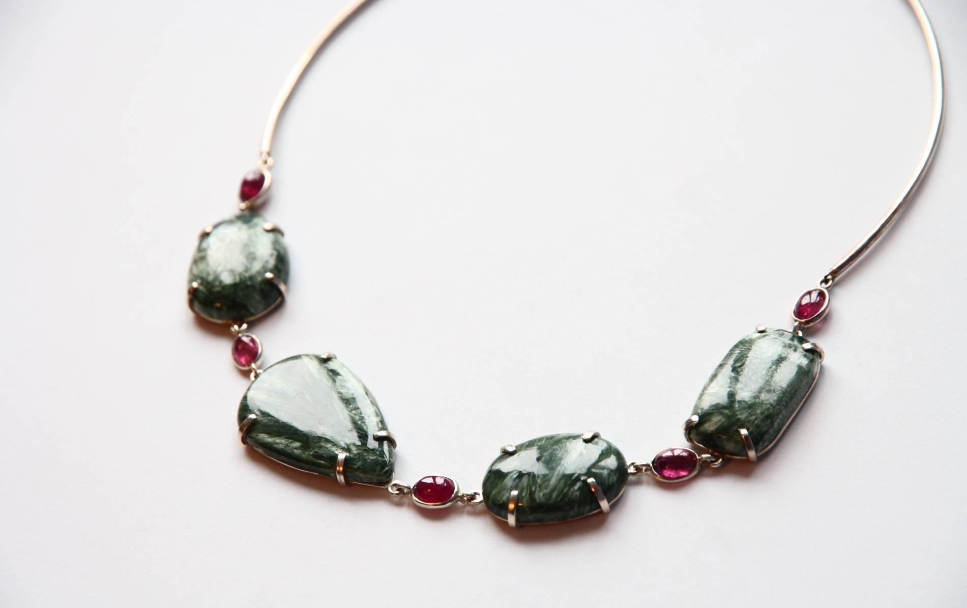 Semi rigid necklace with serafinite stone that takes the name from the feather angel wing, cabochon tourmaline silver linked gr.24,80.
total length 50cm.
All Giulia Colussi jewelry is new and has never been previously owned or worn. Each item will