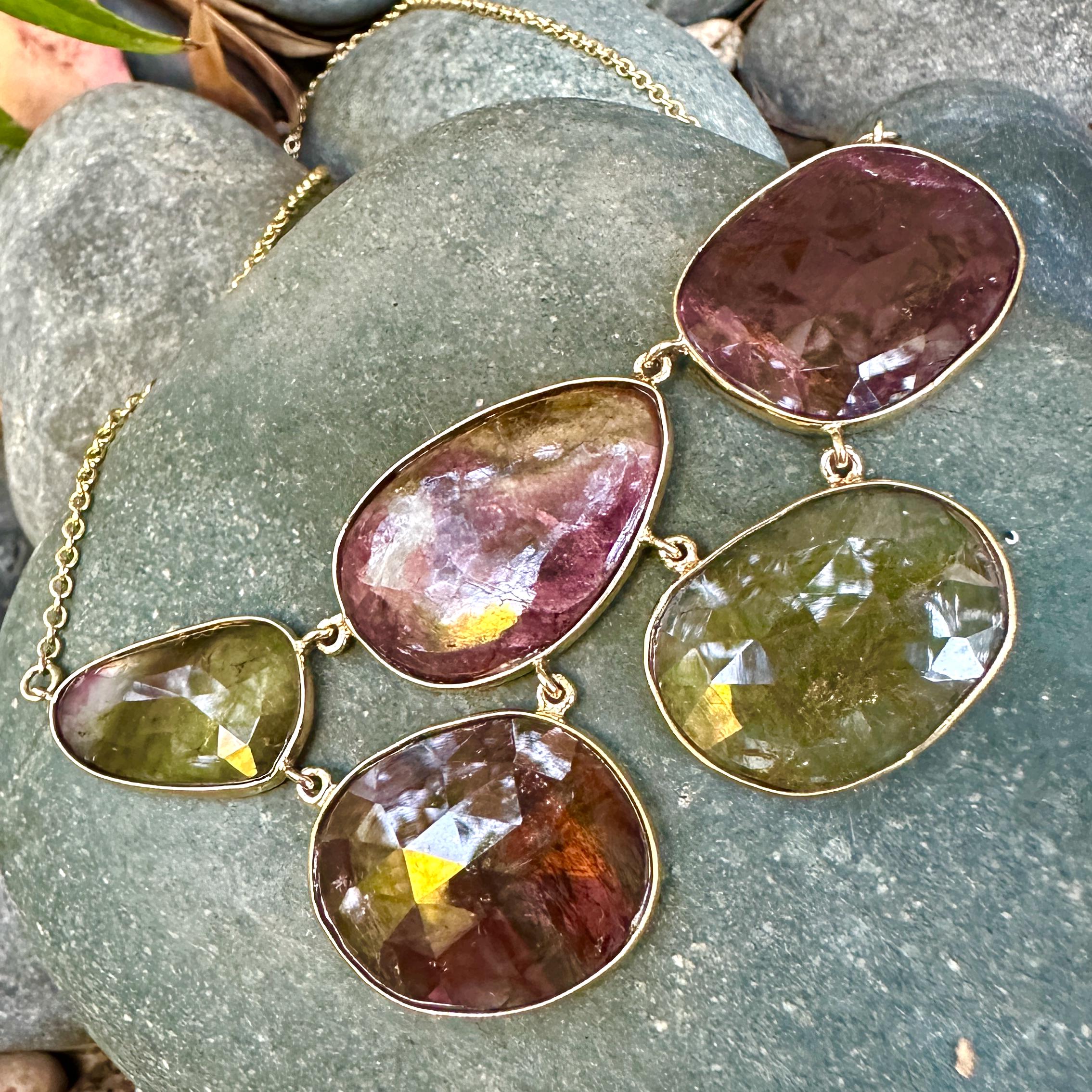 Moderne Eytan Brandes Collier « Cobblestone » en or 14 carats avec tranches de tourmaline en vente