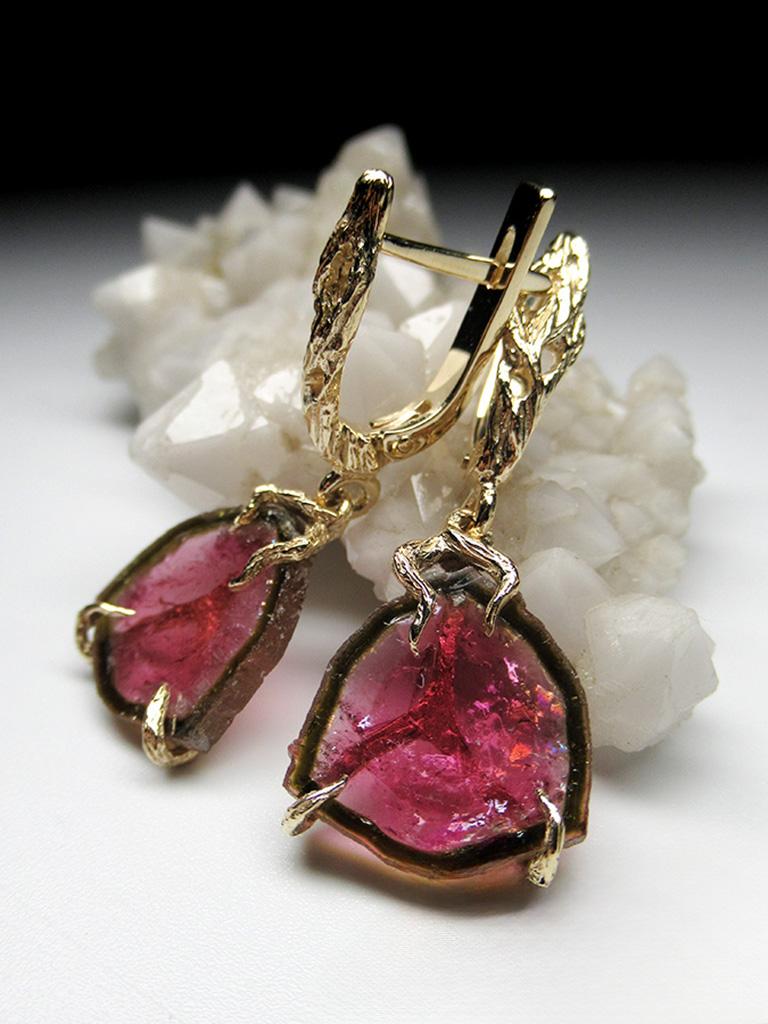 Uncut Tourmaline Slice Yellow Gold Earrings Polychrome Bright Pink Natural Gem Unisex For Sale
