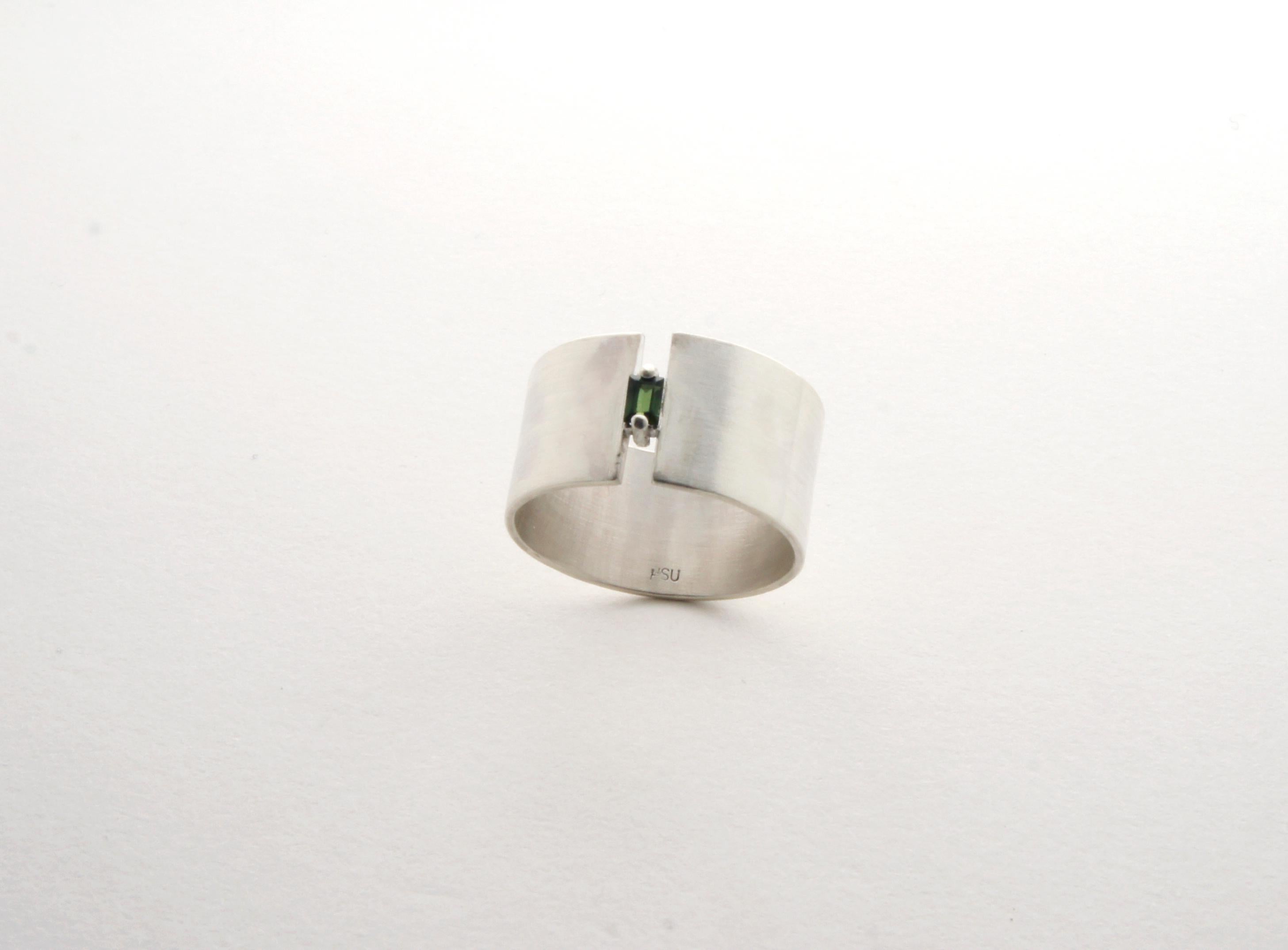 Tourmaline sterling silver Wide Ring (DCG)(W) In New Condition For Sale In CLYDEBANK, GB