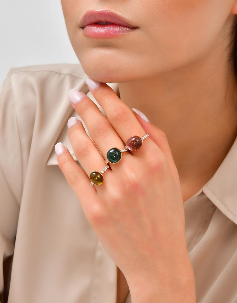 Moderno Tripletta di tormaline, anello in oro 14 carati da 6,5 carati con tormalina verde cabochon in vendita
