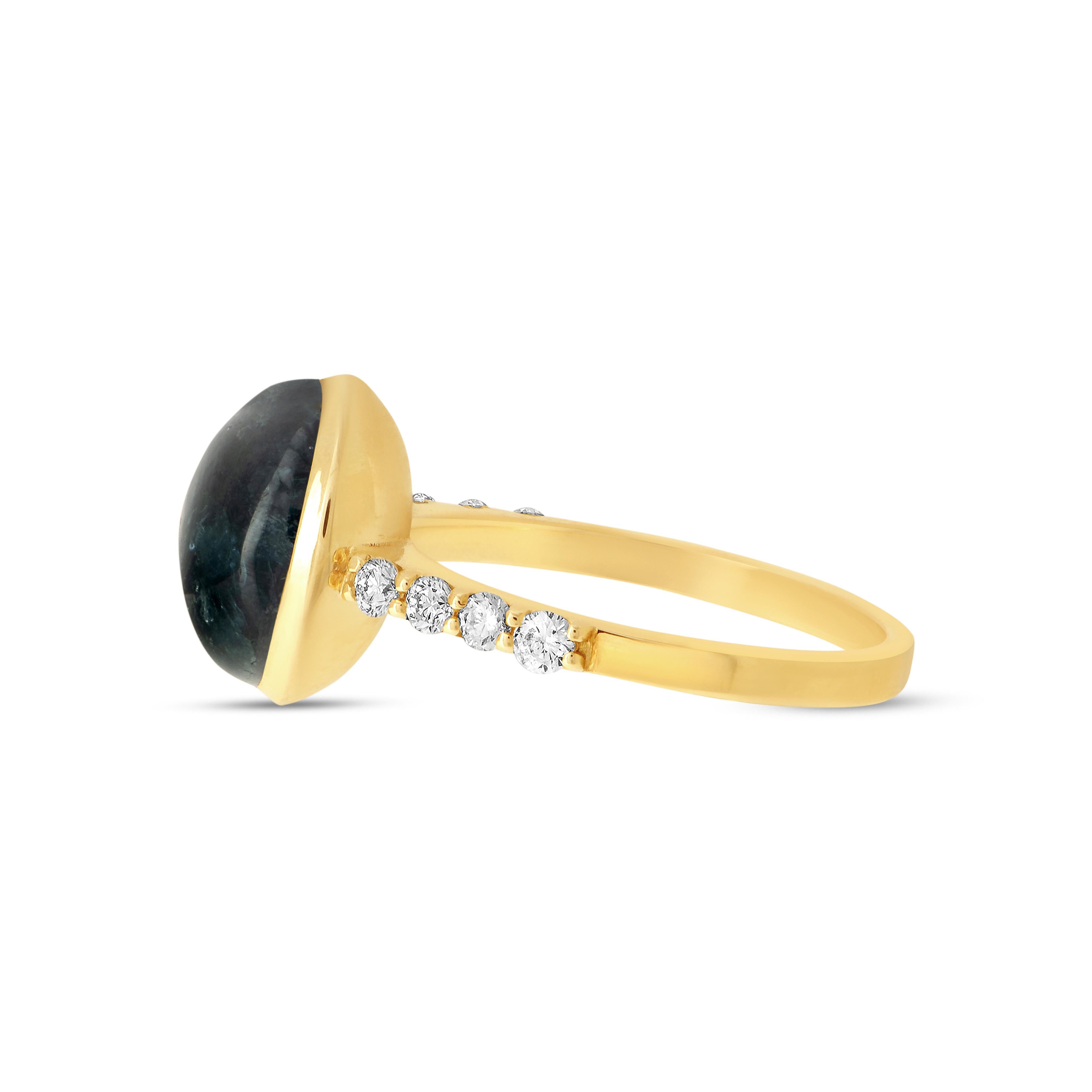 Tripletta di tormaline, anello in oro 14 carati da 6,5 carati con tormalina verde cabochon in vendita 1