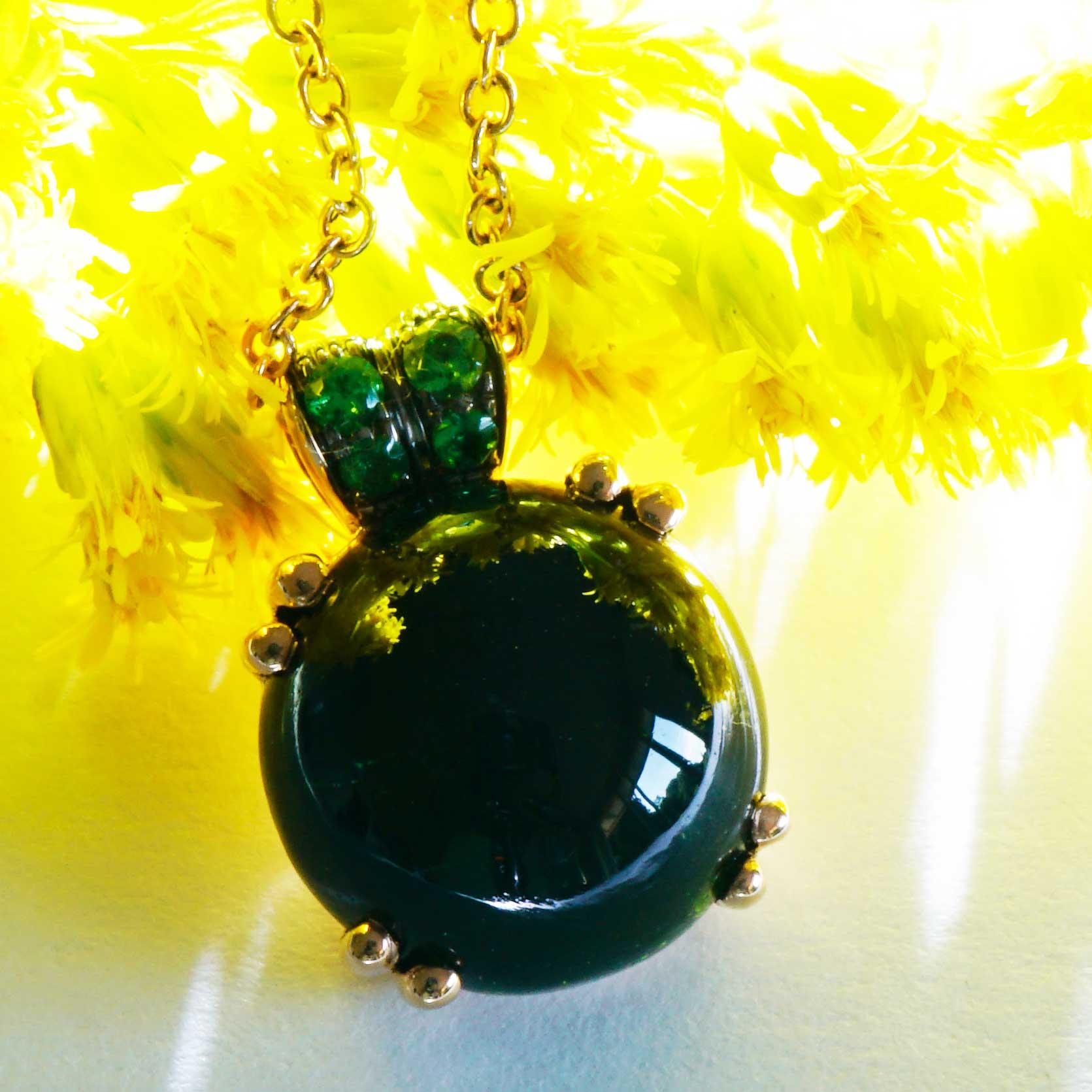 Tourmaline Tsavorite Pendant with Chain 750 Rose Gold Bubble round Gemstone For Sale 4