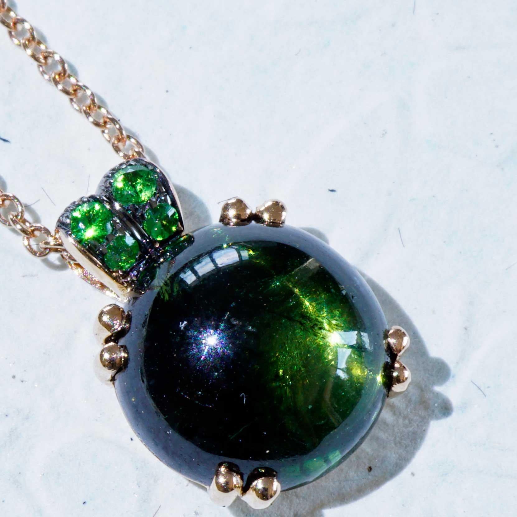 Modern Tourmaline Tsavorite Pendant with Chain 750 Rose Gold Bubble round Gemstone For Sale