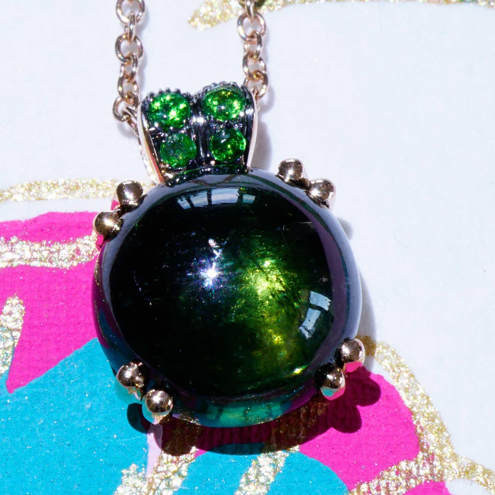 Tourmaline Tsavorite Pendant with Chain 750 Rose Gold Bubble round Gemstone In New Condition For Sale In Viena, Viena