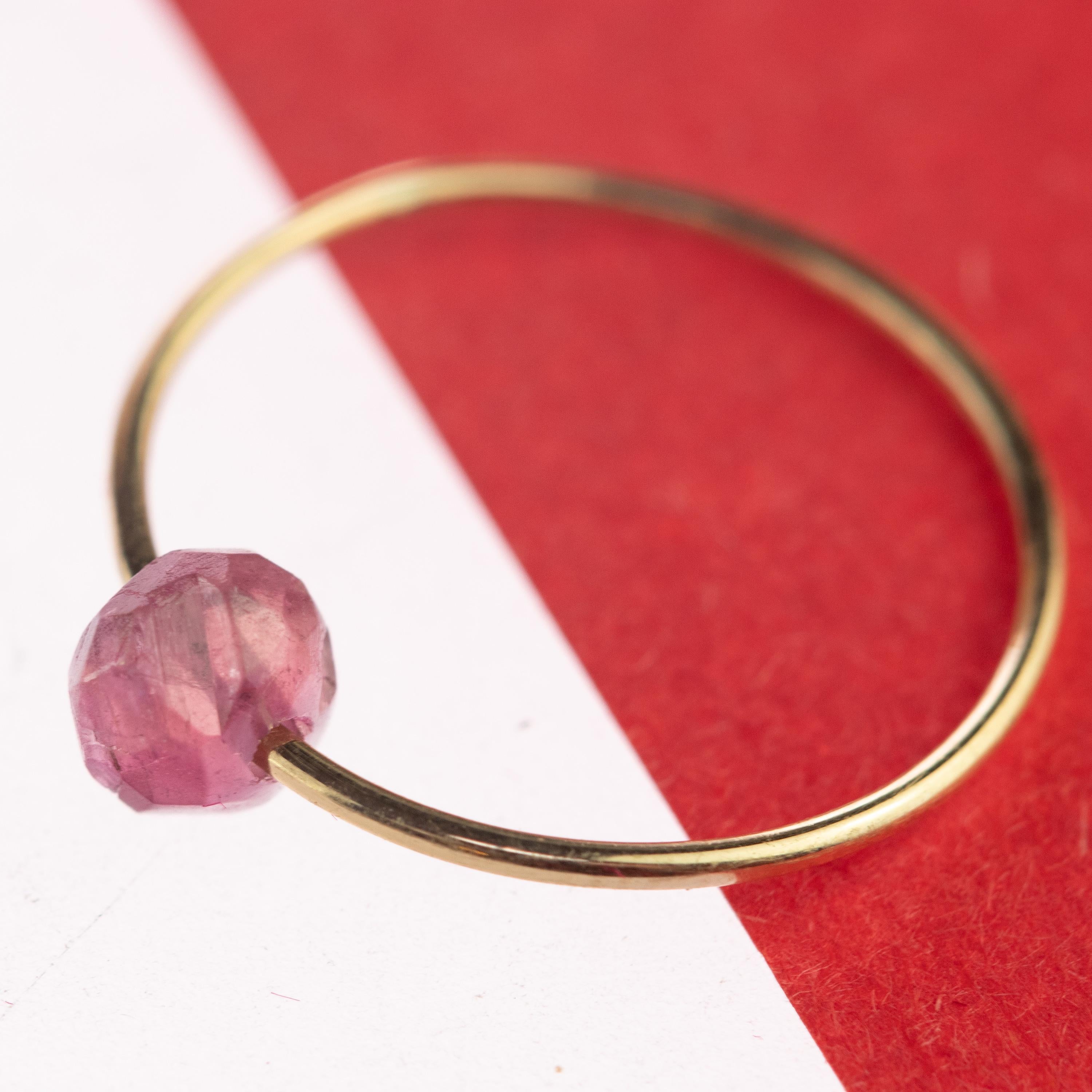 Tourmaline Violet Rondelle Solitaire 9 Karat Gold Planet Venus Boho Ring Corte redondo en venta
