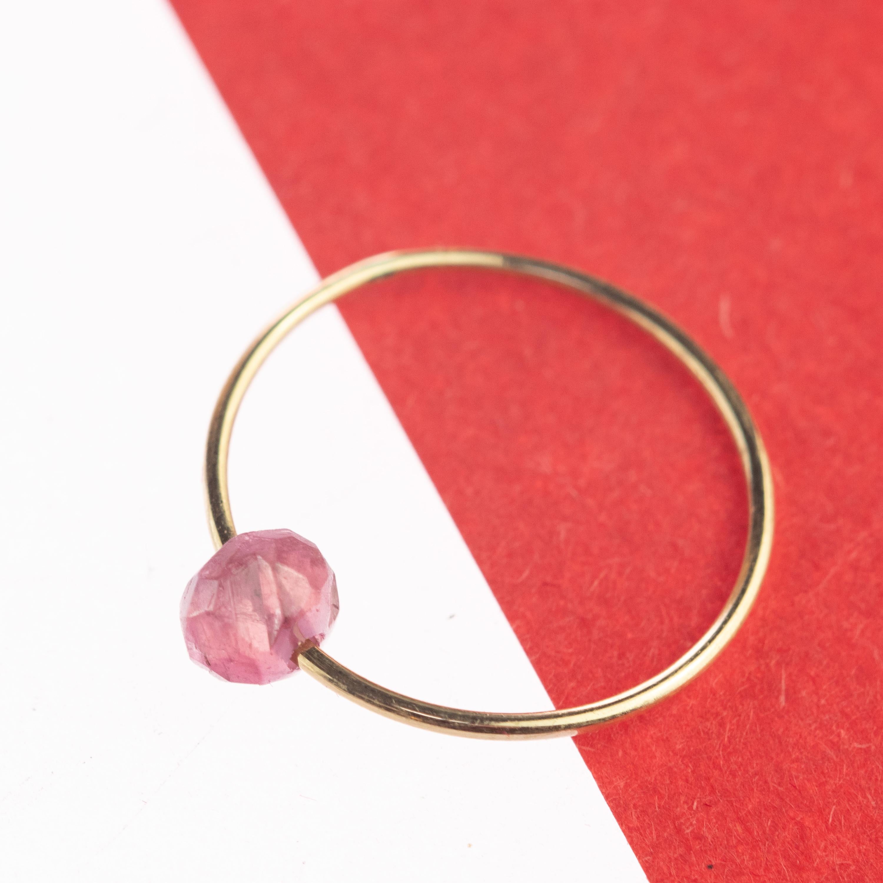 Femenino o masculino Tourmaline Violet Rondelle Solitaire 9 Karat Gold Planet Venus Boho Ring en venta