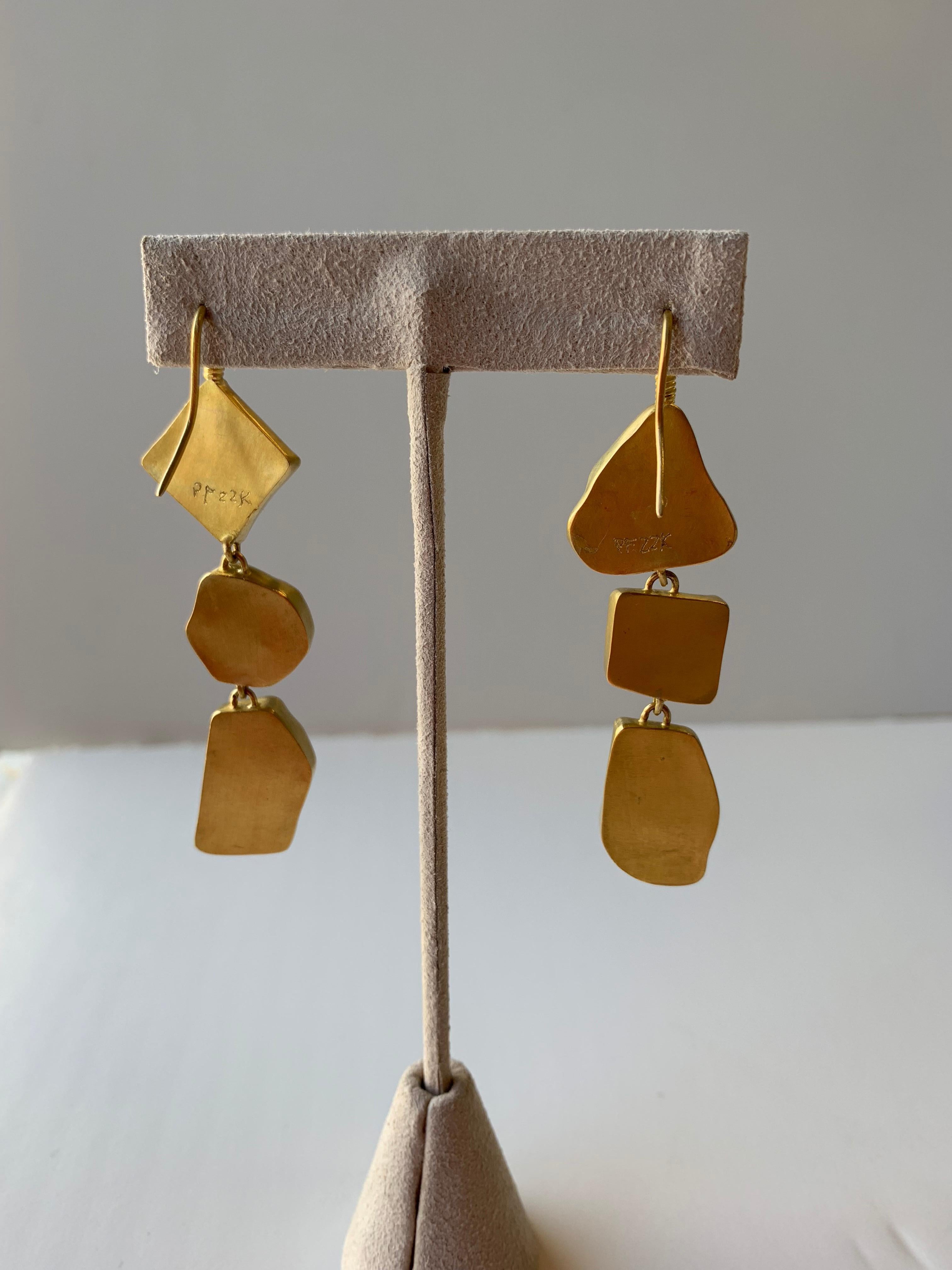 Tourmaline 22 Karat Gold Dangle Earrings In New Condition In New York, NY