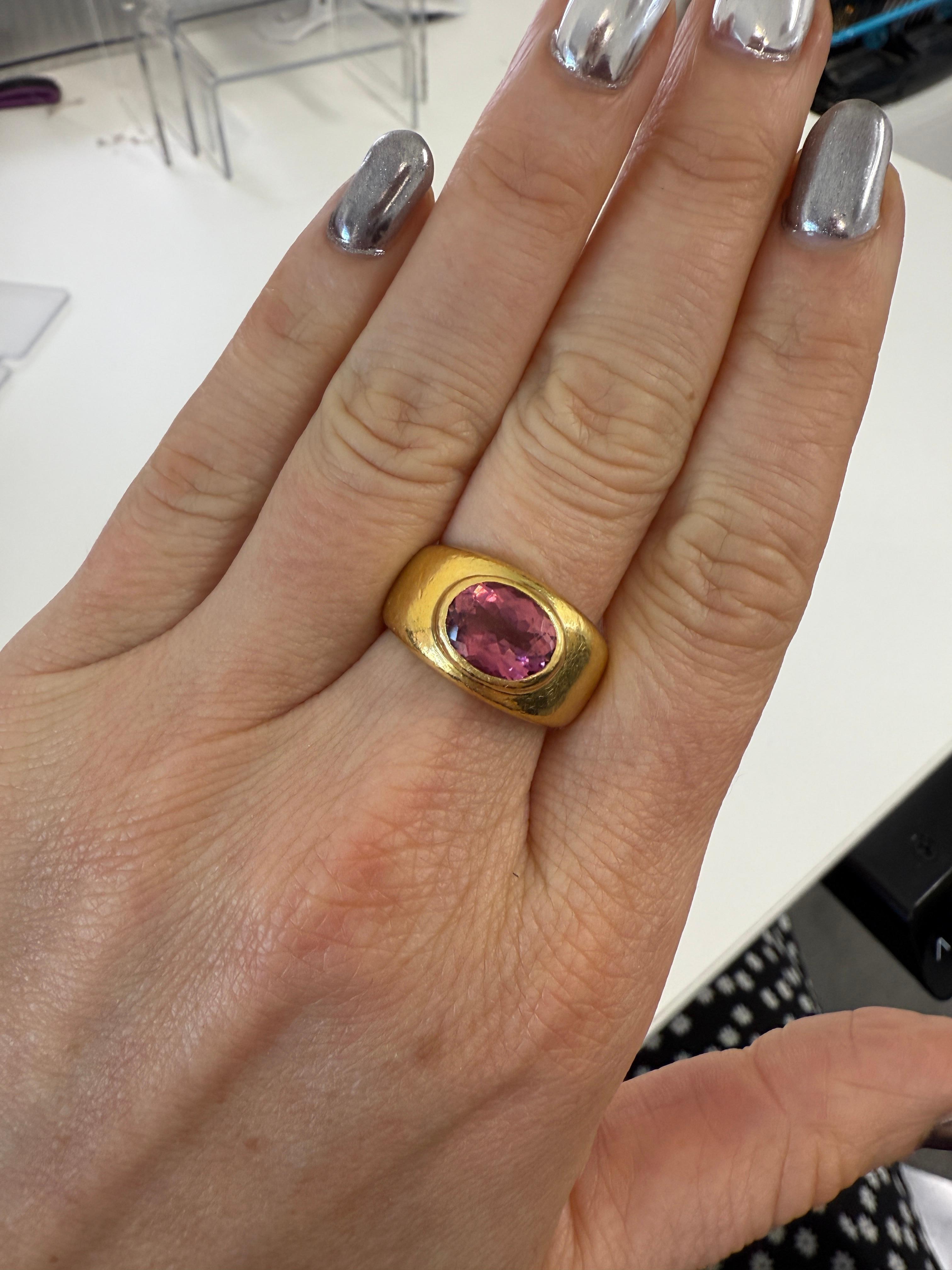 Anello a sigaro in oro giallo con tormalina in vendita 4