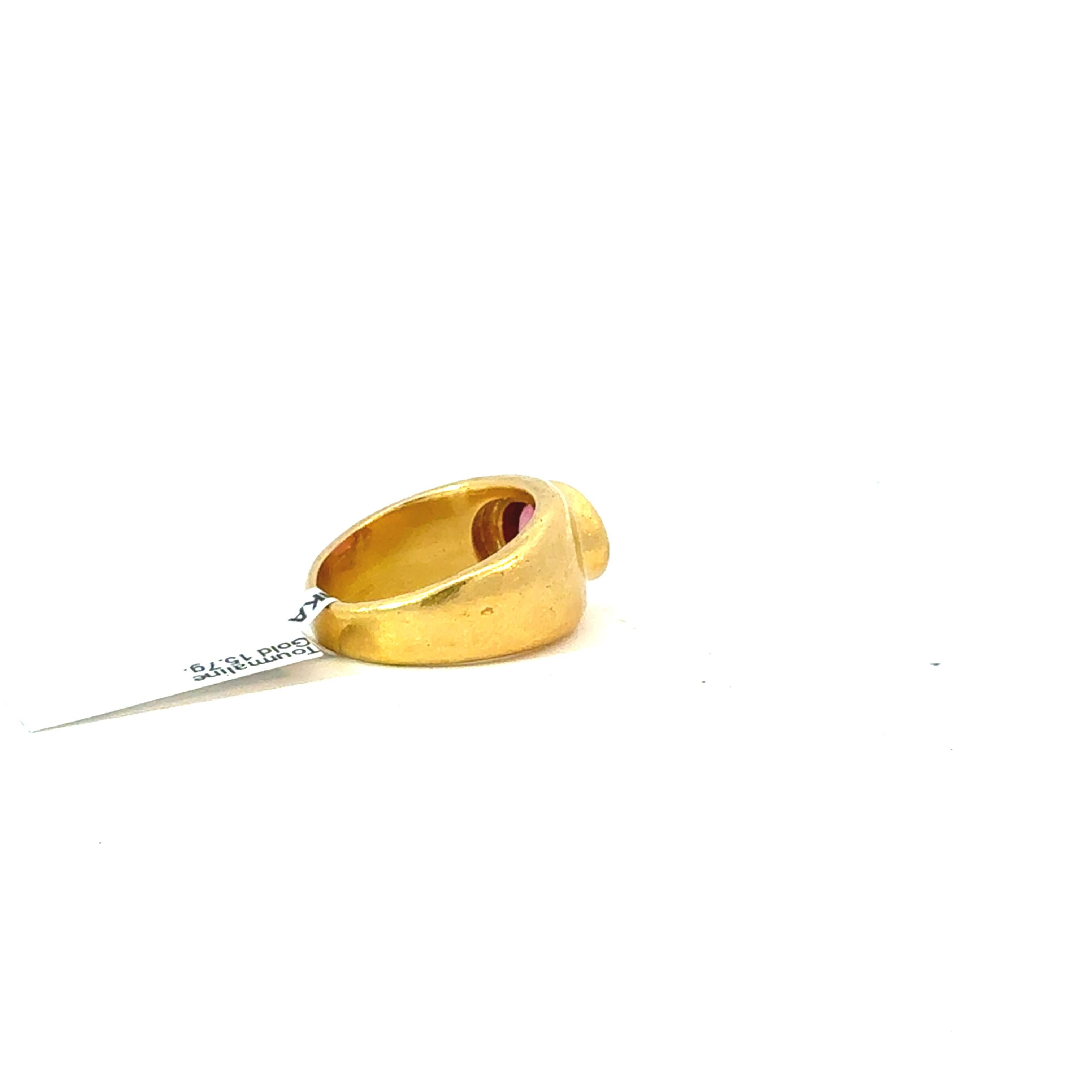 Moderno Anello a sigaro in oro giallo con tormalina in vendita